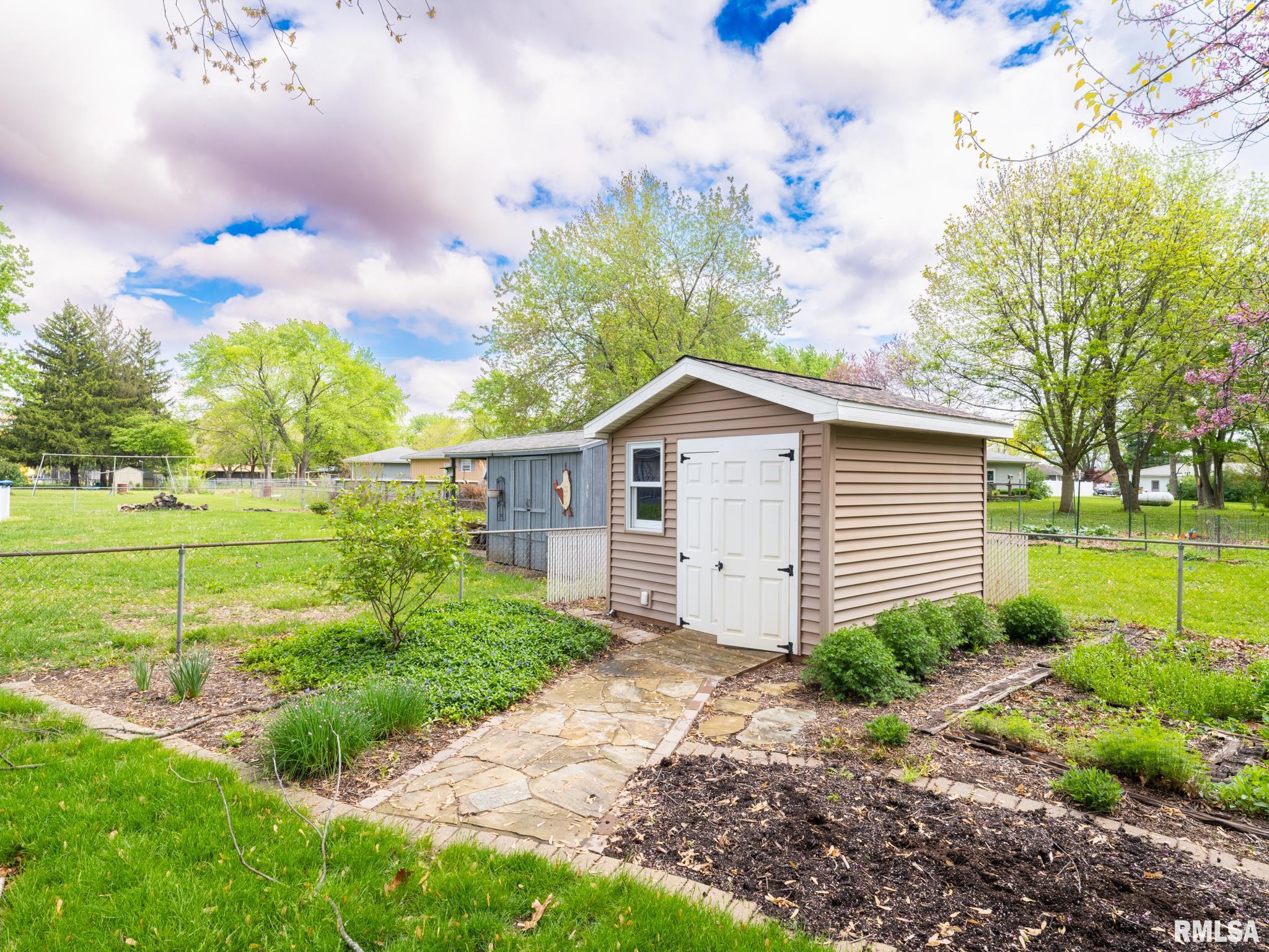 208 E Glendale Street, Manito, Illinois image 10