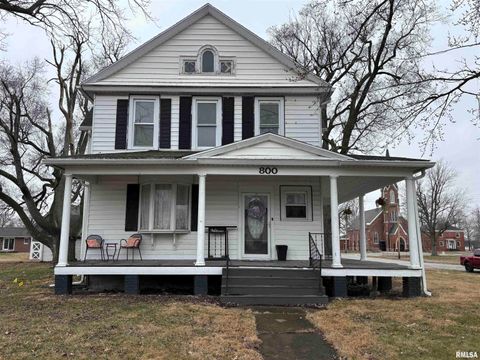 Homes For Sale - 800 SE 5th Street<br/> Morrisonville, IL 62546