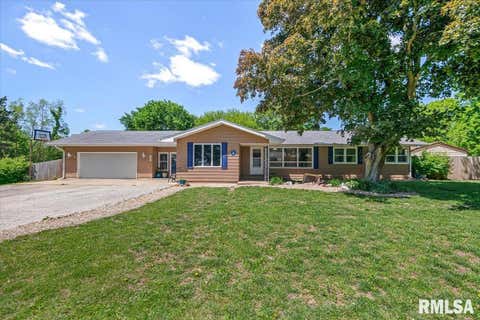 Homes For Sale - 1 Sunnyside Acres Road<br/> Christian County, Edinburg, IL 62531
