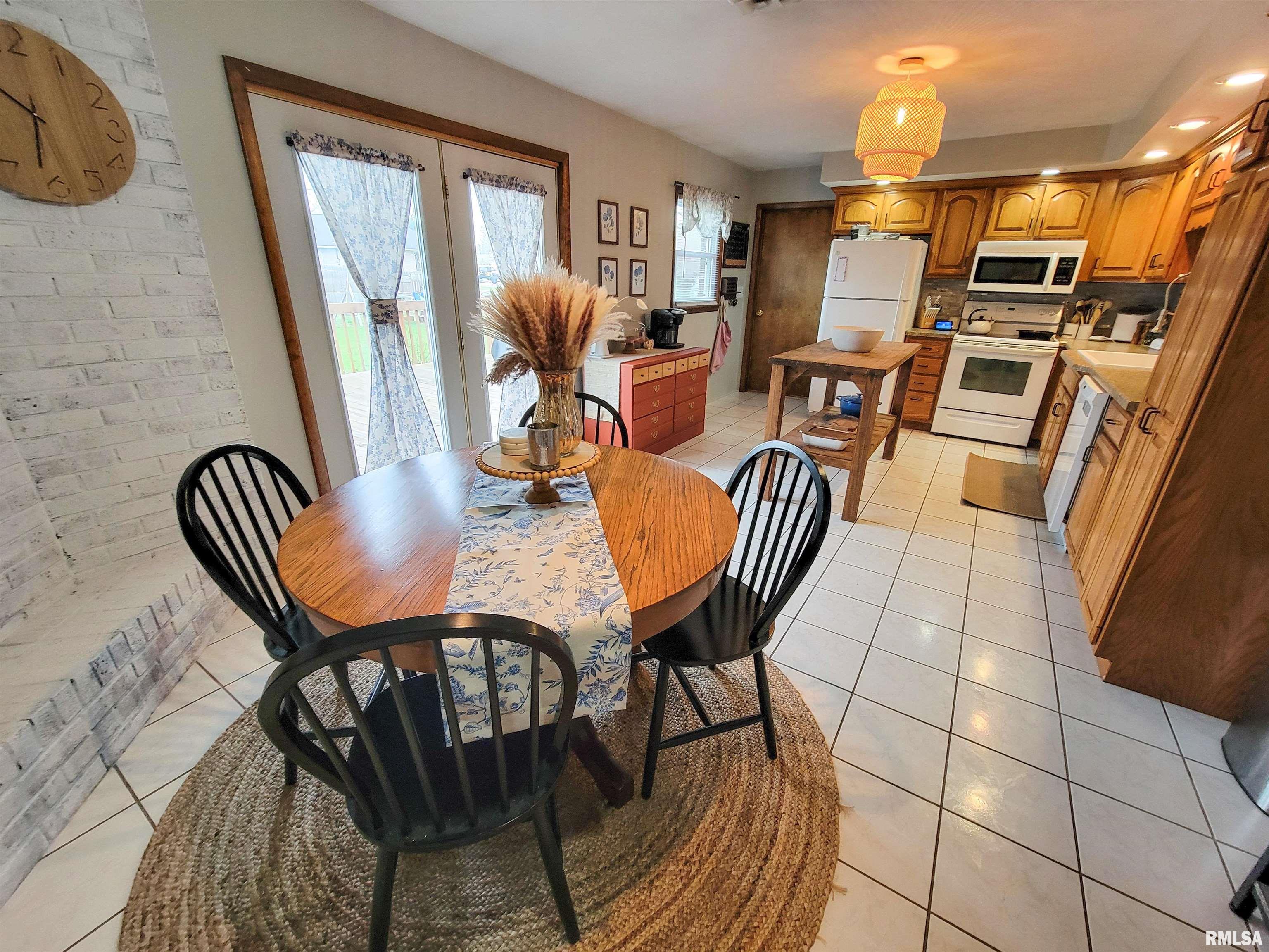 900 Birchwood Avenue, Flora, Illinois image 31