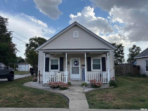 Homes For Sale - 213 E Madison Street<br/> Girard, IL 62640