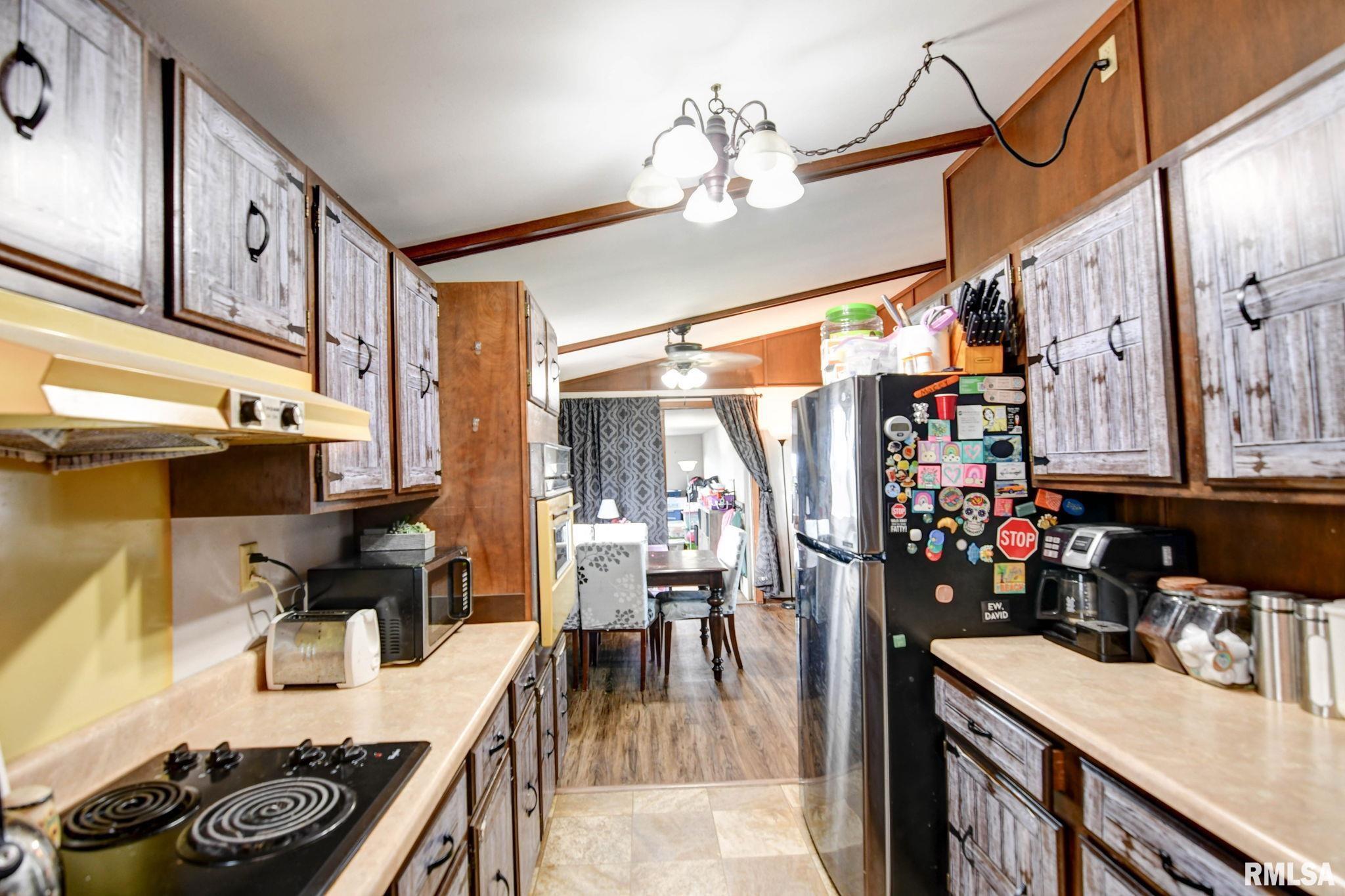 2247 N 1900 E Road, Stonington, Illinois image 2