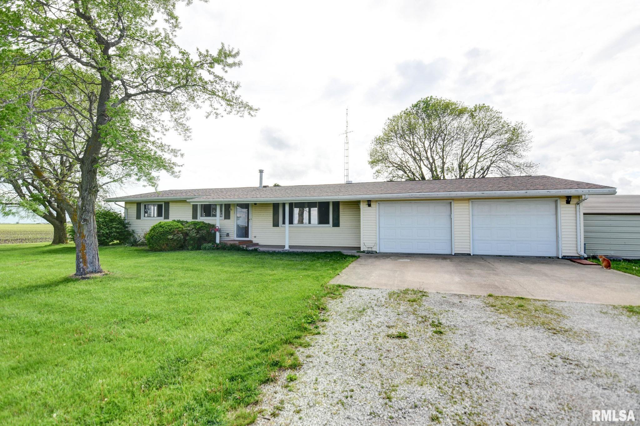 2247 N 1900 E Road, Stonington, Illinois image 1