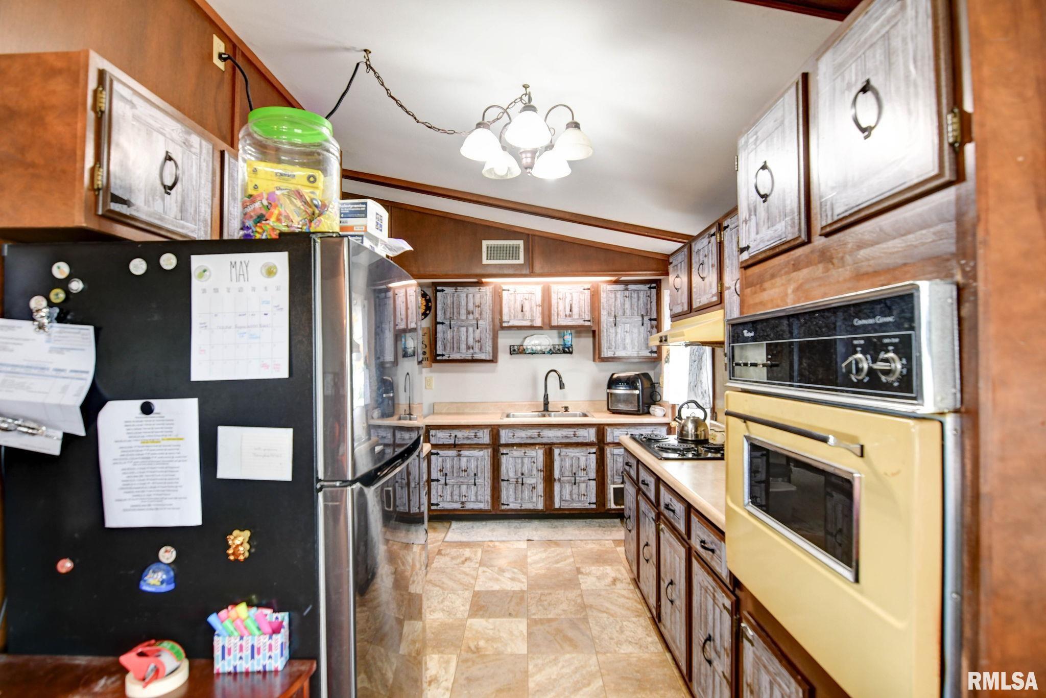 2247 N 1900 E Road, Stonington, Illinois image 28