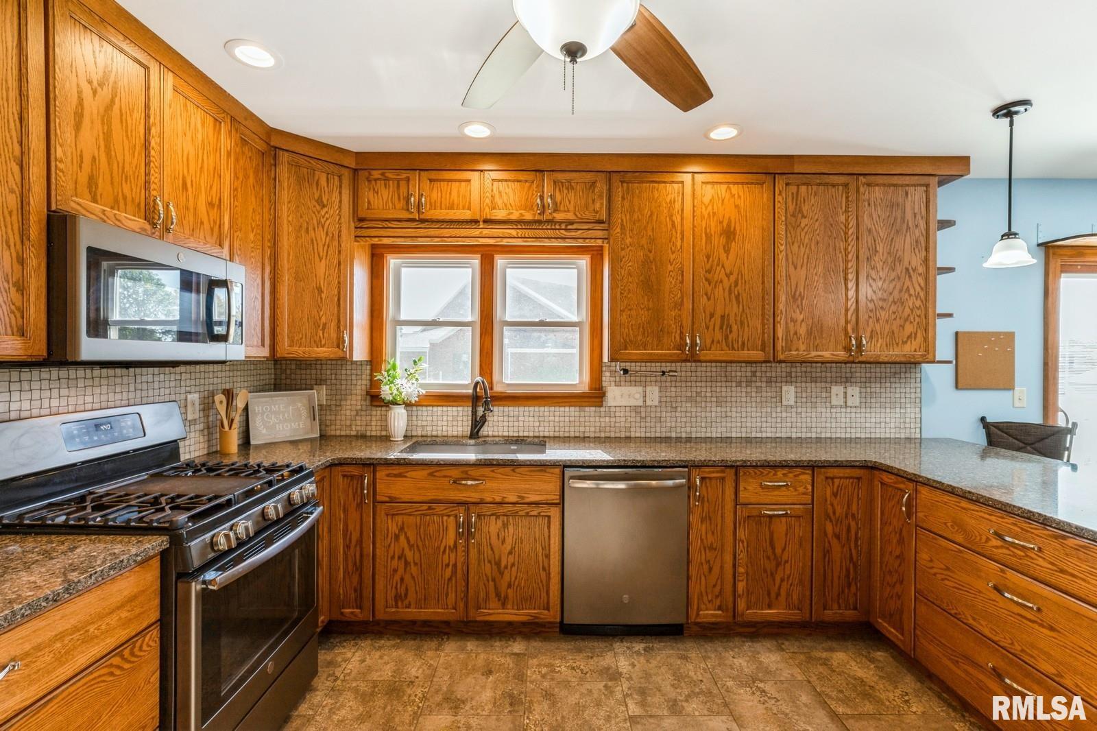 203 E Park Street, Geneseo, Illinois image 30