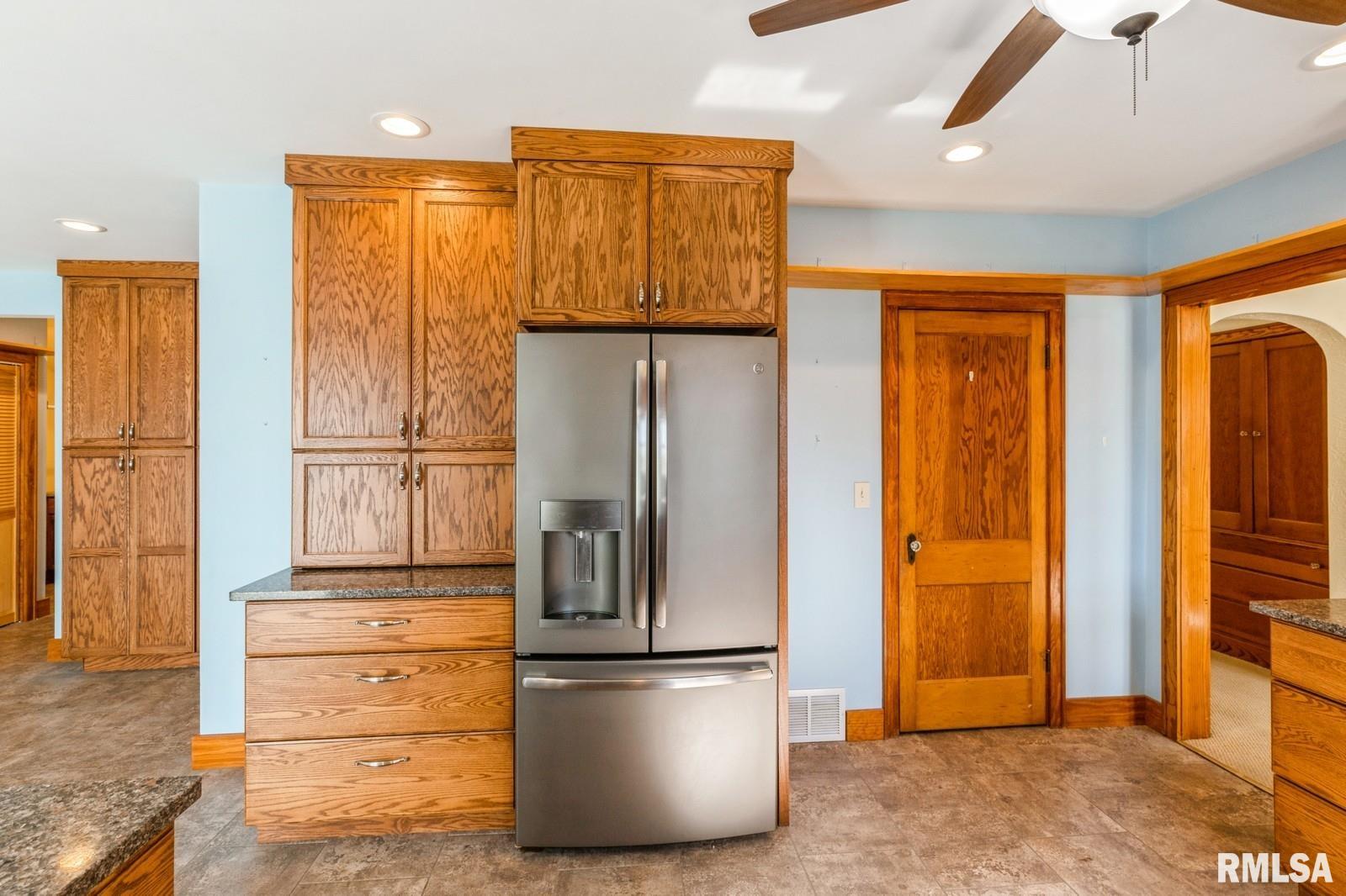 203 E Park Street, Geneseo, Illinois image 32