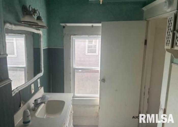 448 N 3rd Avenue, Canton, Illinois image 8