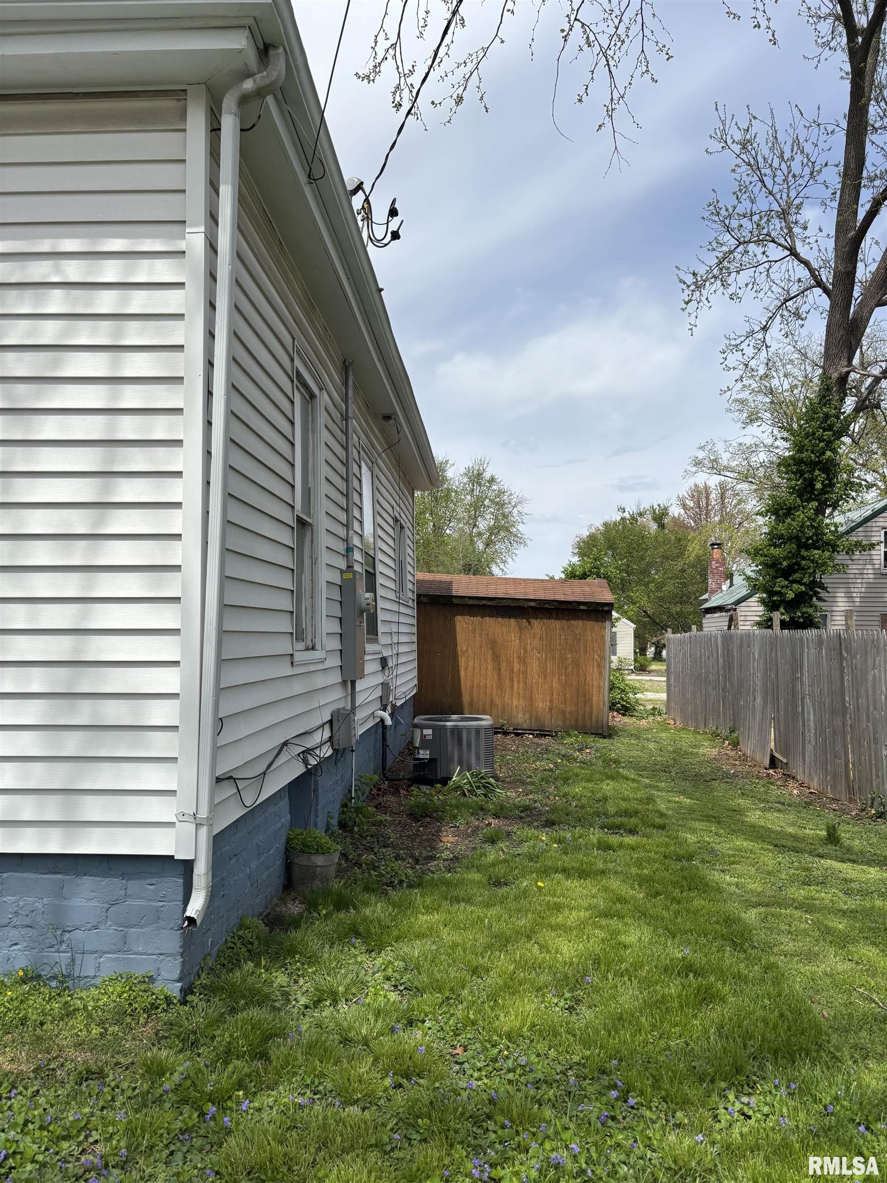 708 W Lafayette Avenue, Jacksonville, Illinois image 2