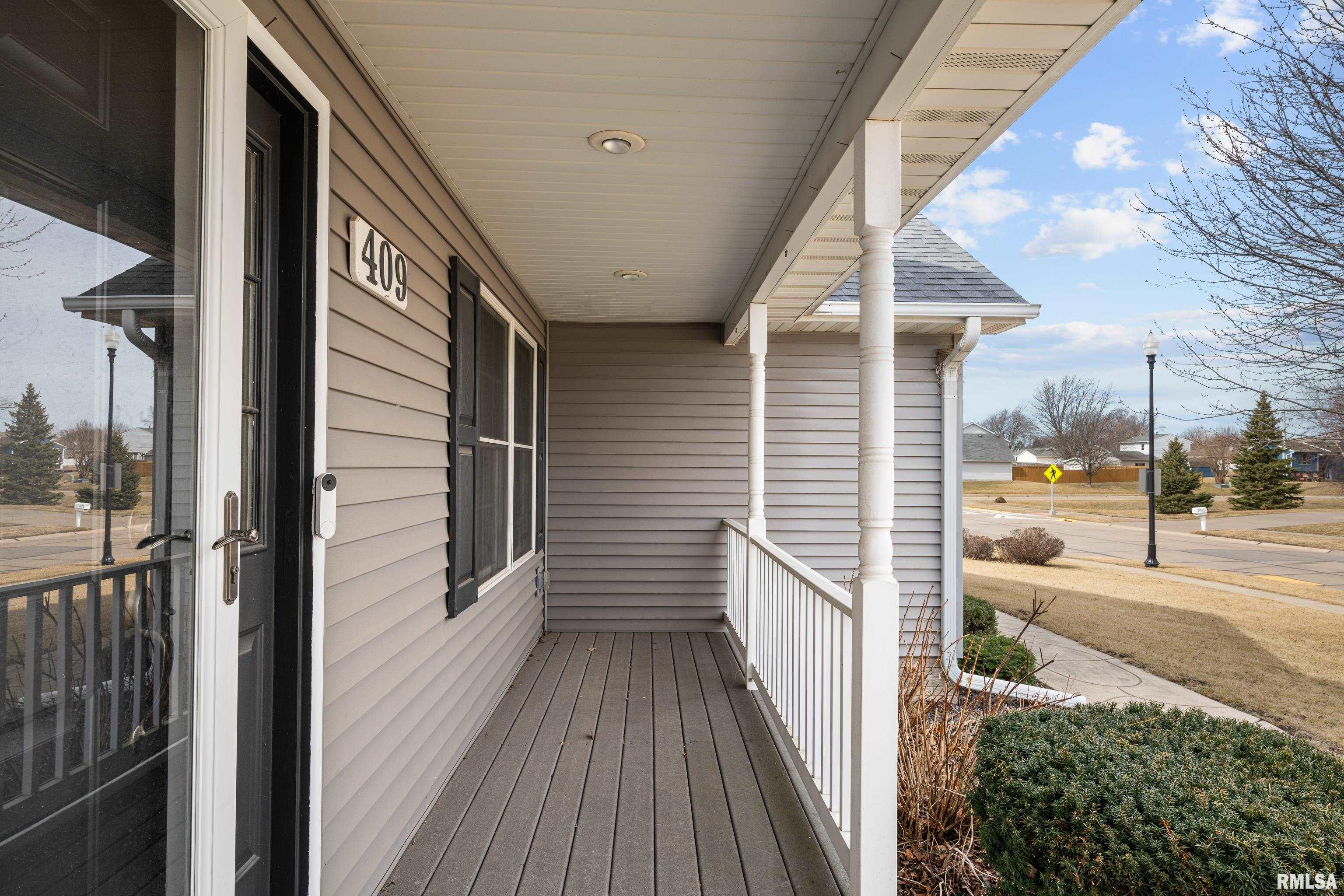 409 W Pinehurst Drive, Eldridge, Iowa image 3