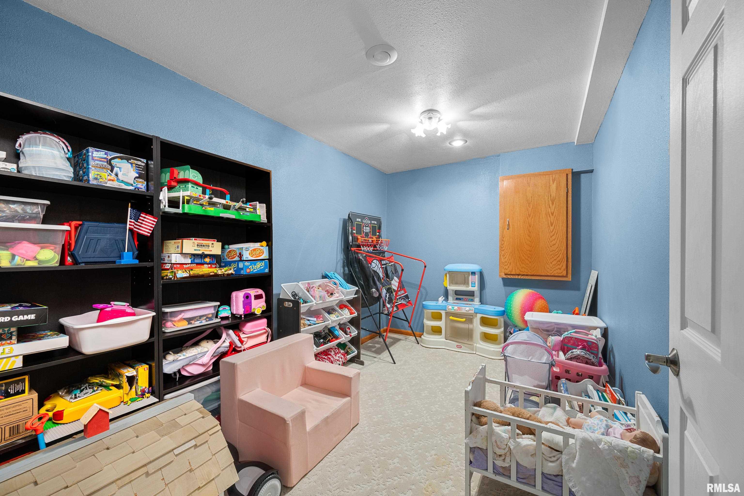 409 W Pinehurst Drive, Eldridge, Iowa image 28