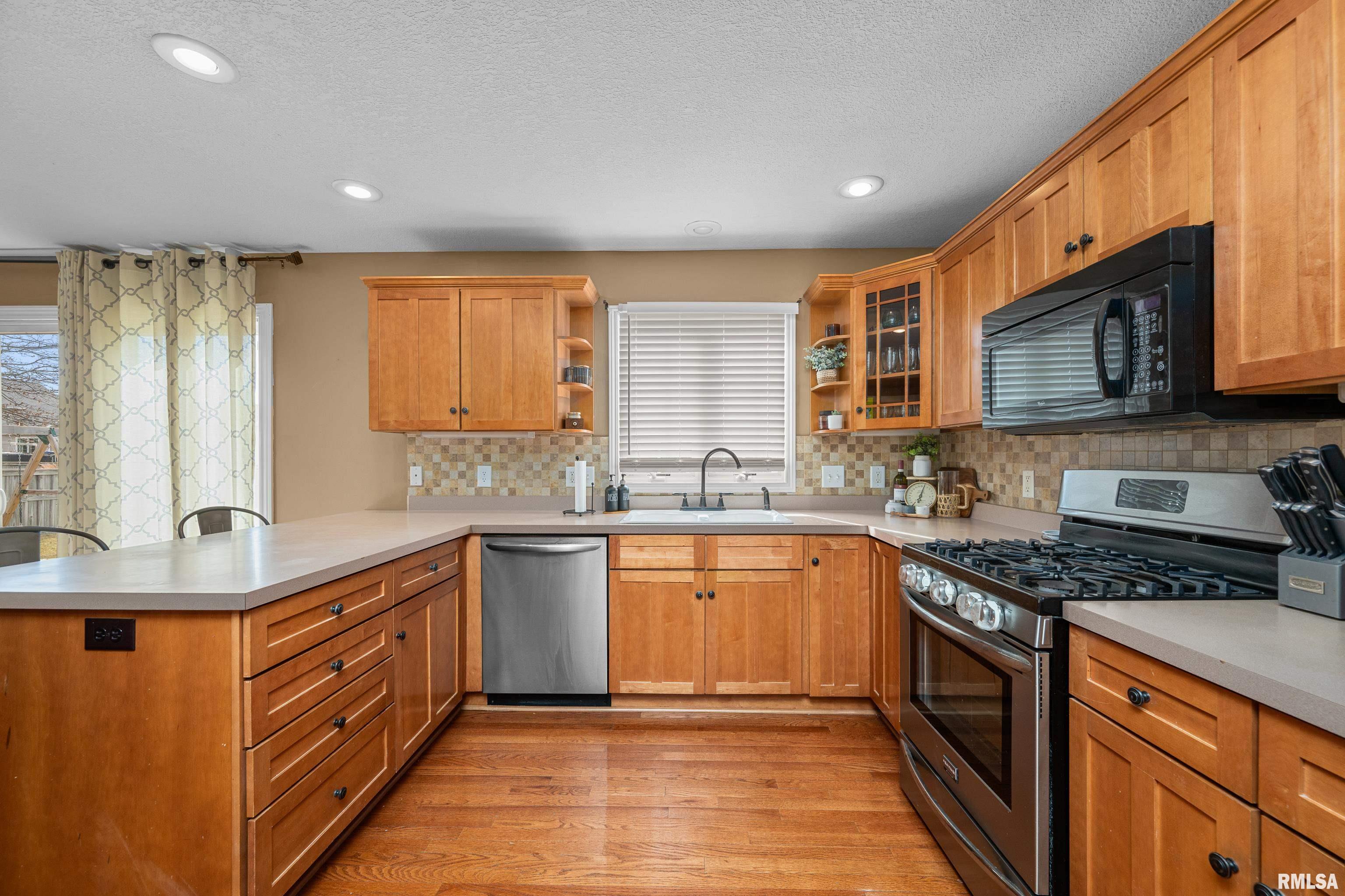 409 W Pinehurst Drive, Eldridge, Iowa image 5