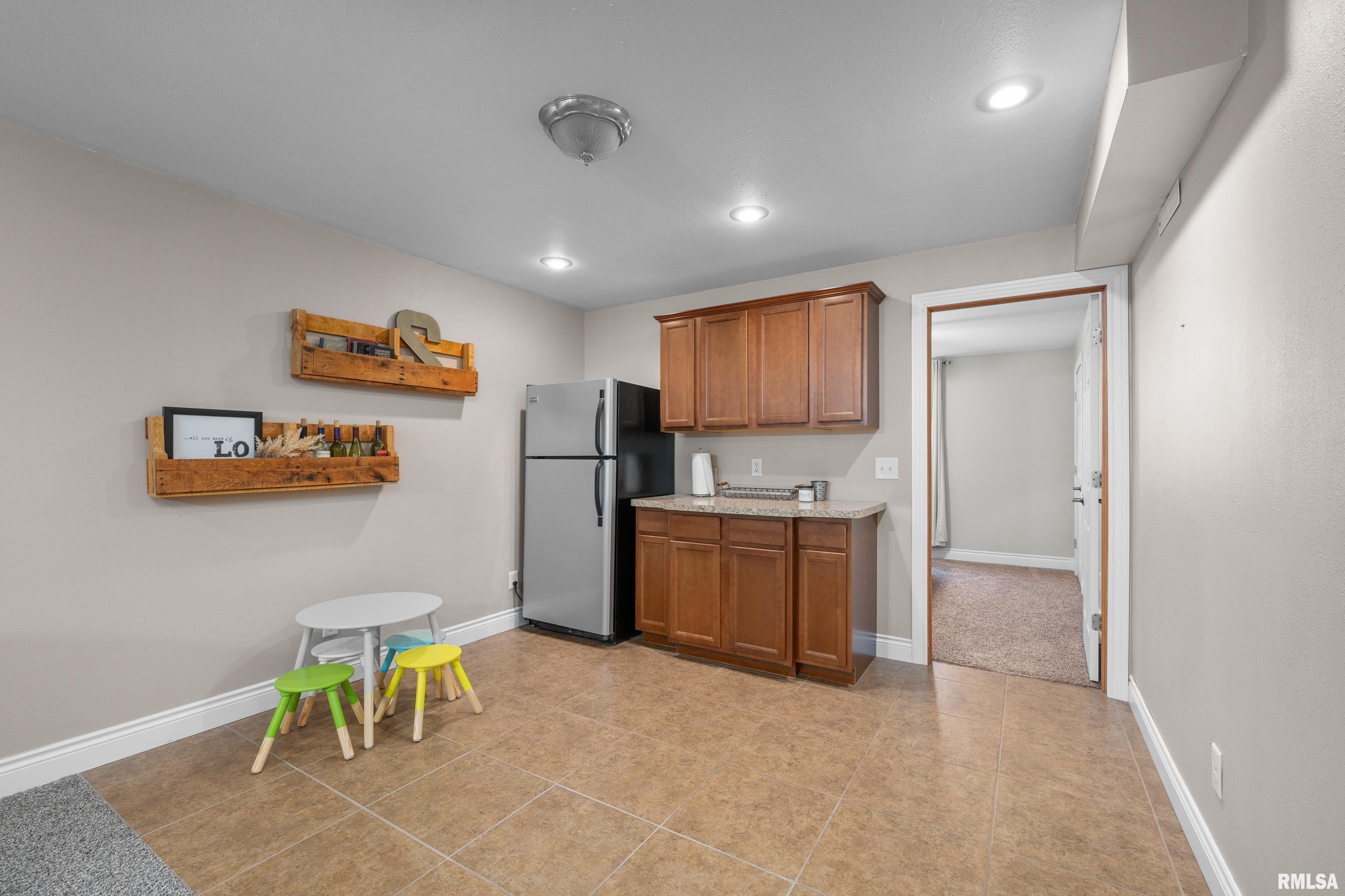 409 W Pinehurst Drive, Eldridge, Iowa image 18