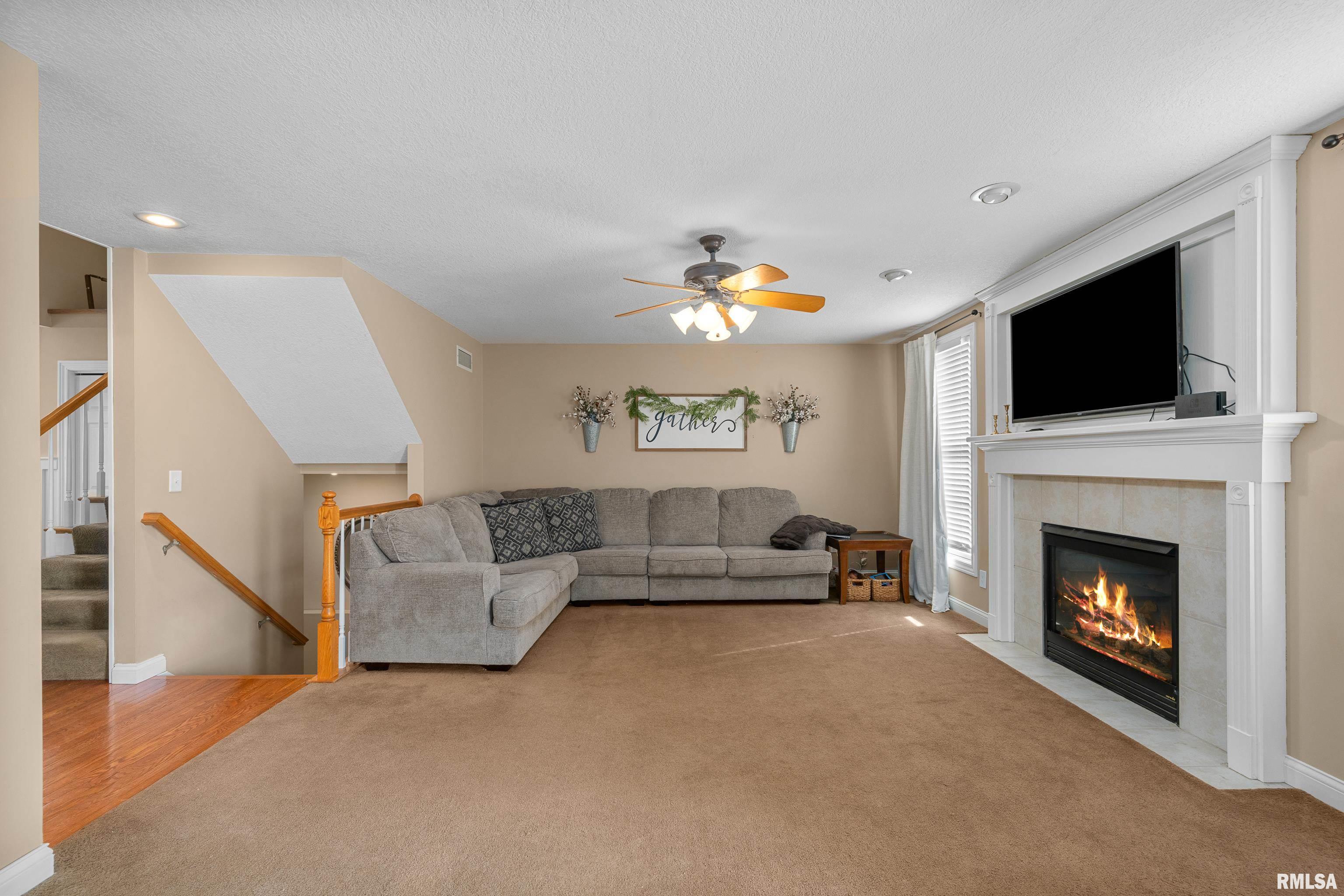 409 W Pinehurst Drive, Eldridge, Iowa image 14