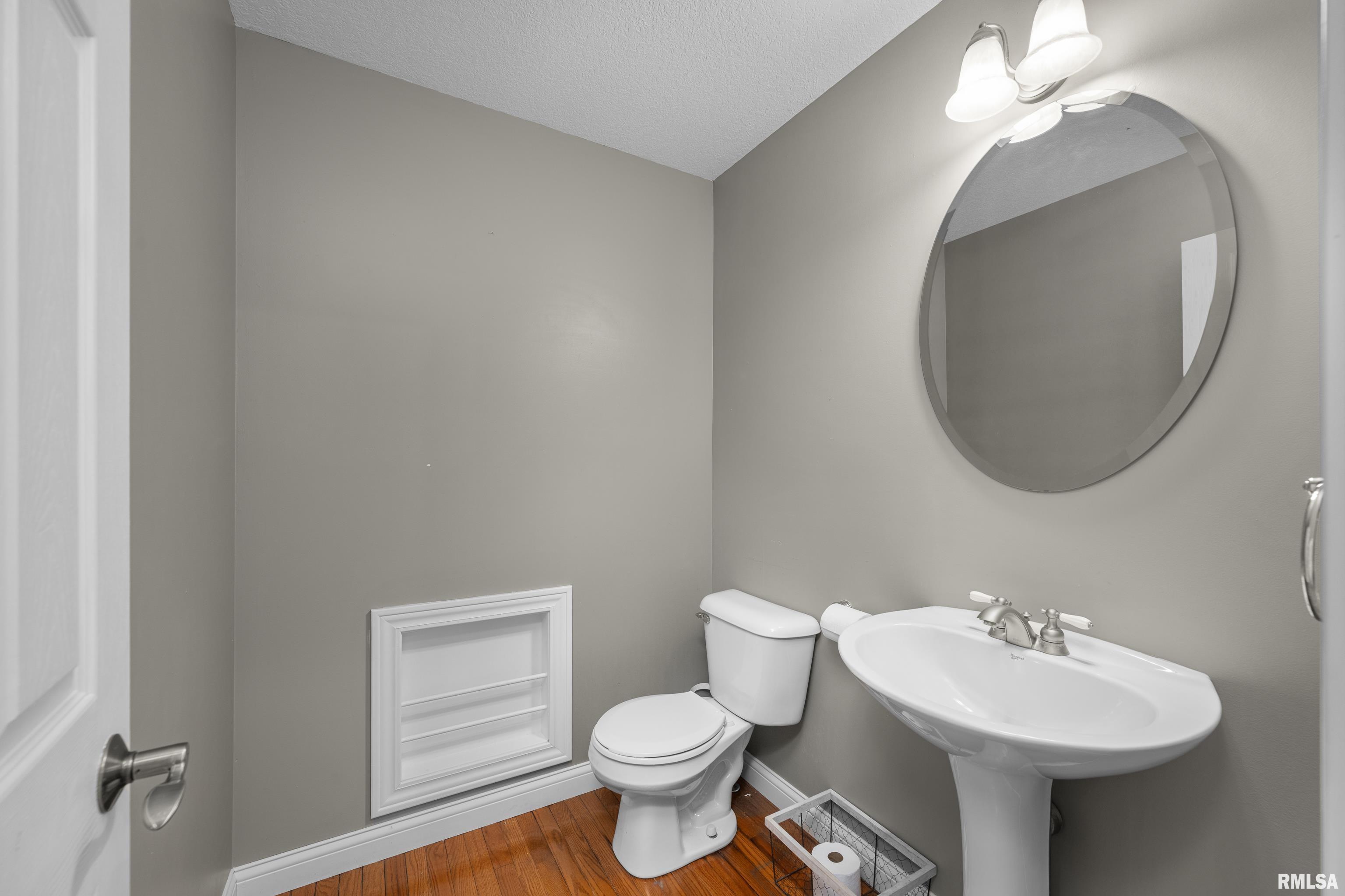 409 W Pinehurst Drive, Eldridge, Iowa image 31