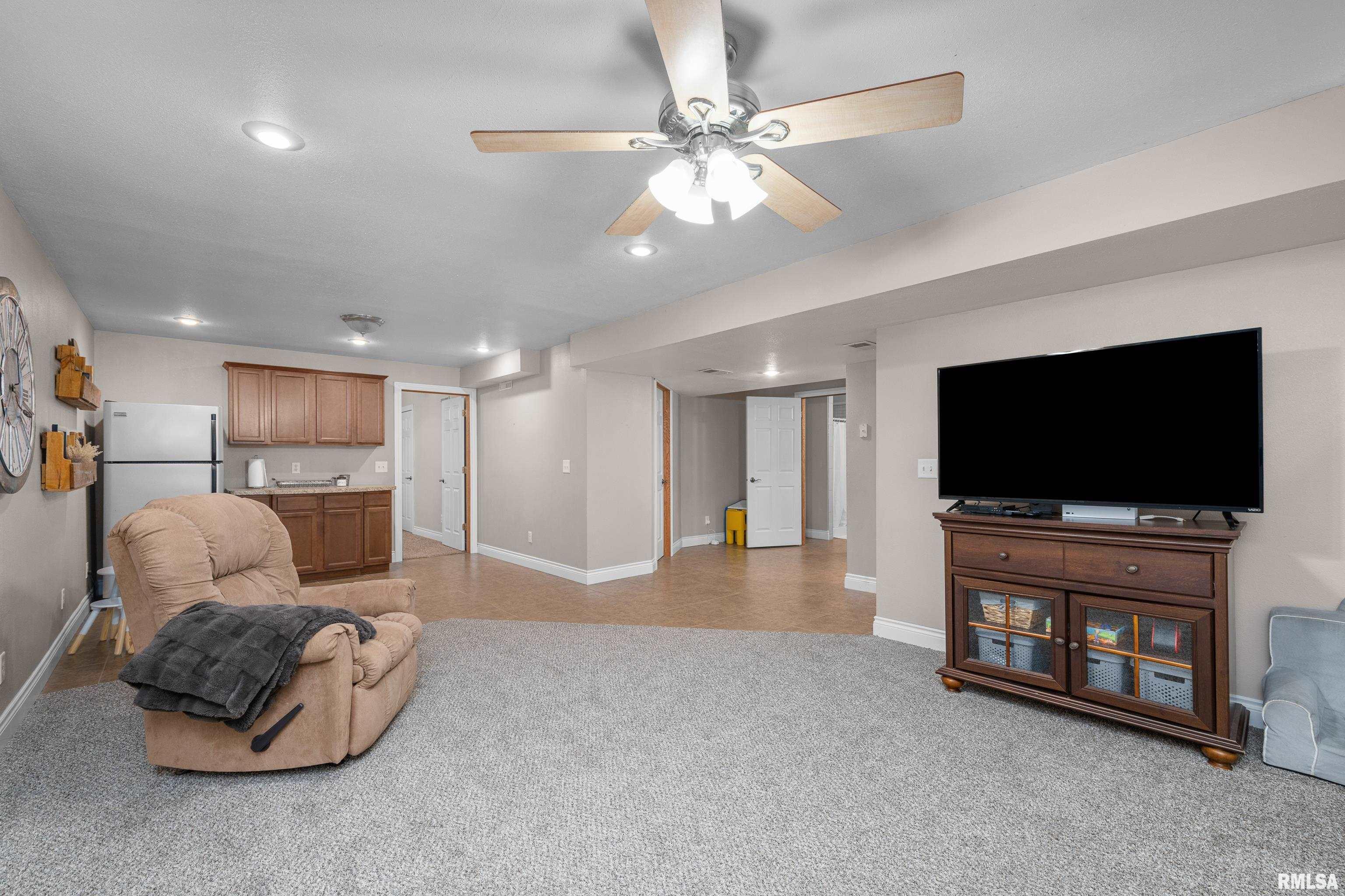 409 W Pinehurst Drive, Eldridge, Iowa image 19