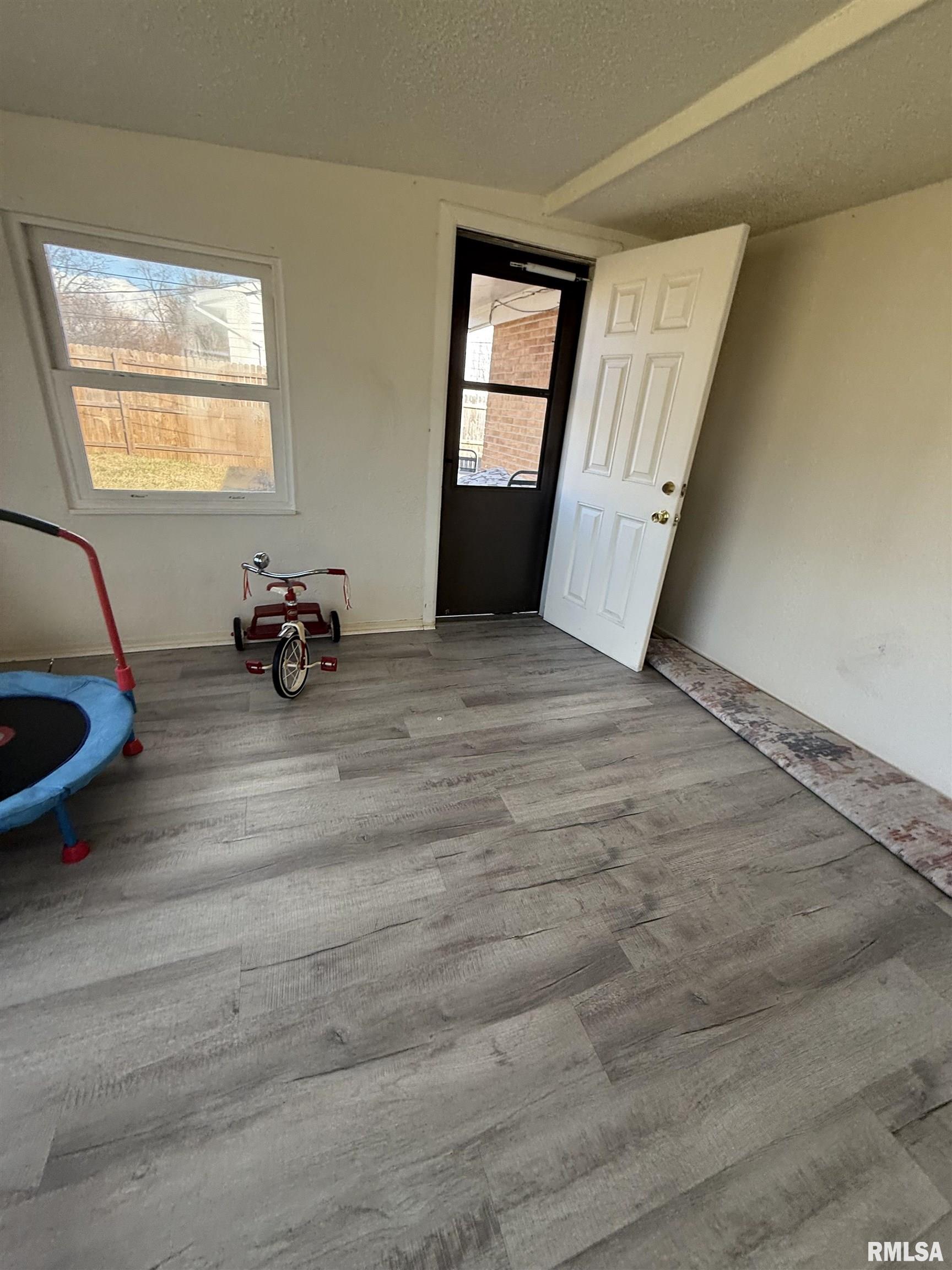 3015 W Westport Road, Peoria, Illinois image 8