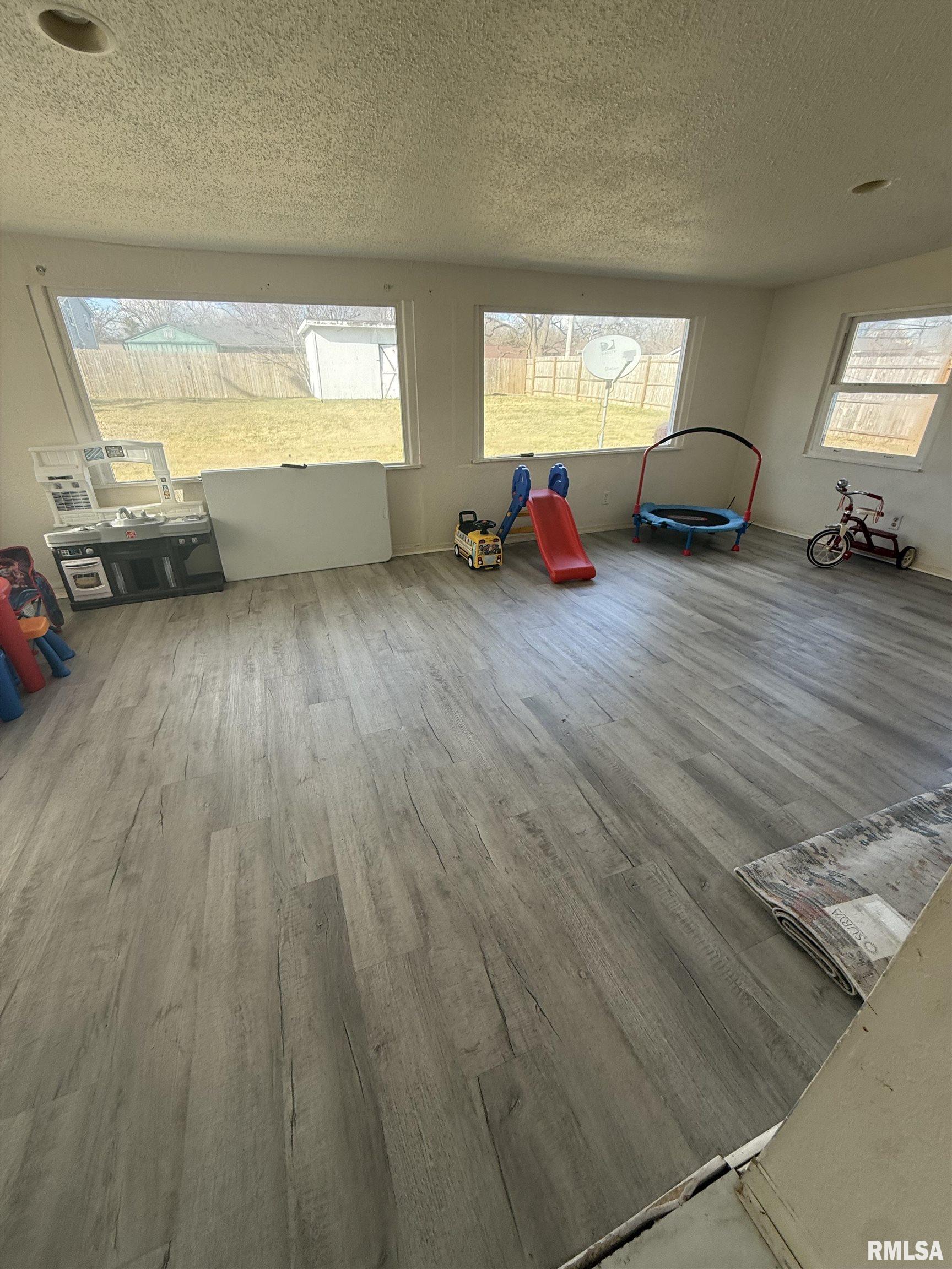 3015 W Westport Road, Peoria, Illinois image 9