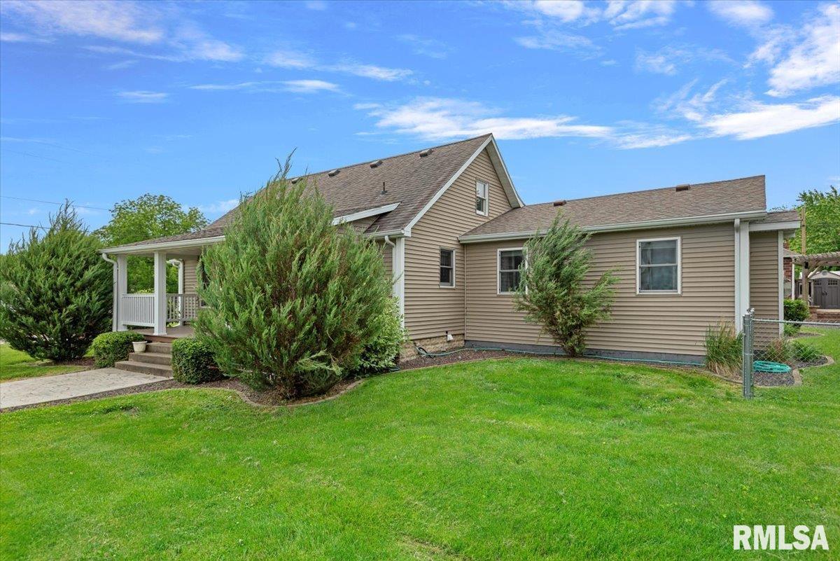 401 W Adams Street, Greenview, Illinois image 2