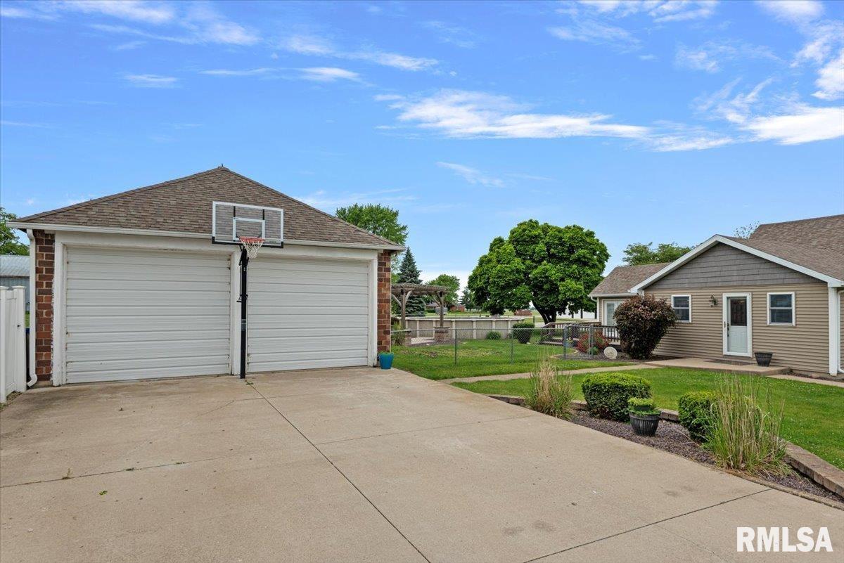 401 W Adams Street, Greenview, Illinois image 34