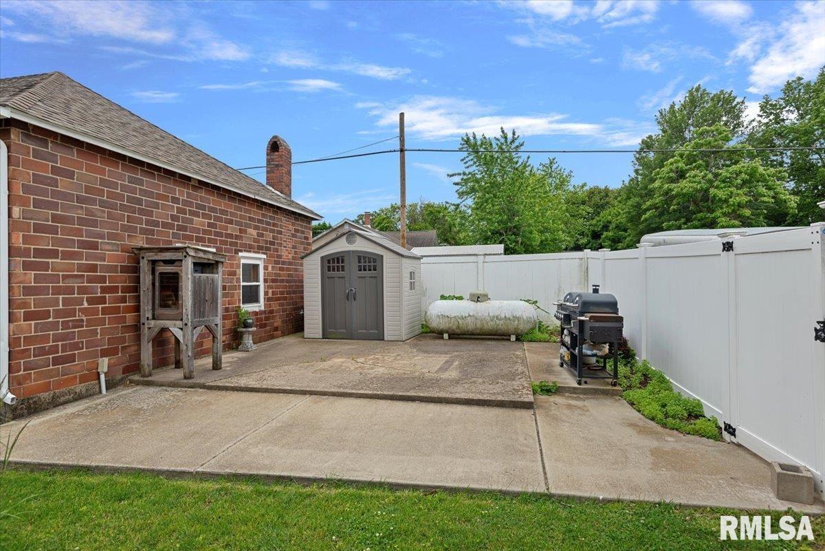401 W Adams Street, Greenview, Illinois image 40