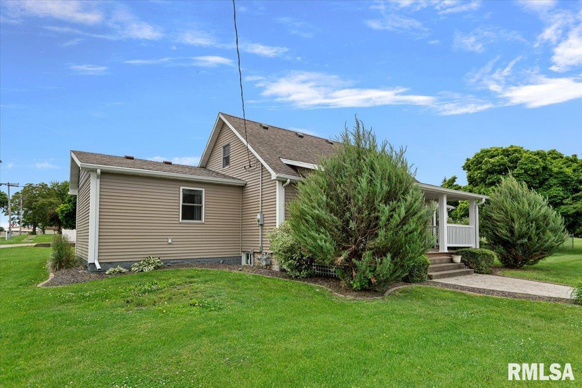 401 W Adams Street, Greenview, Illinois image 3