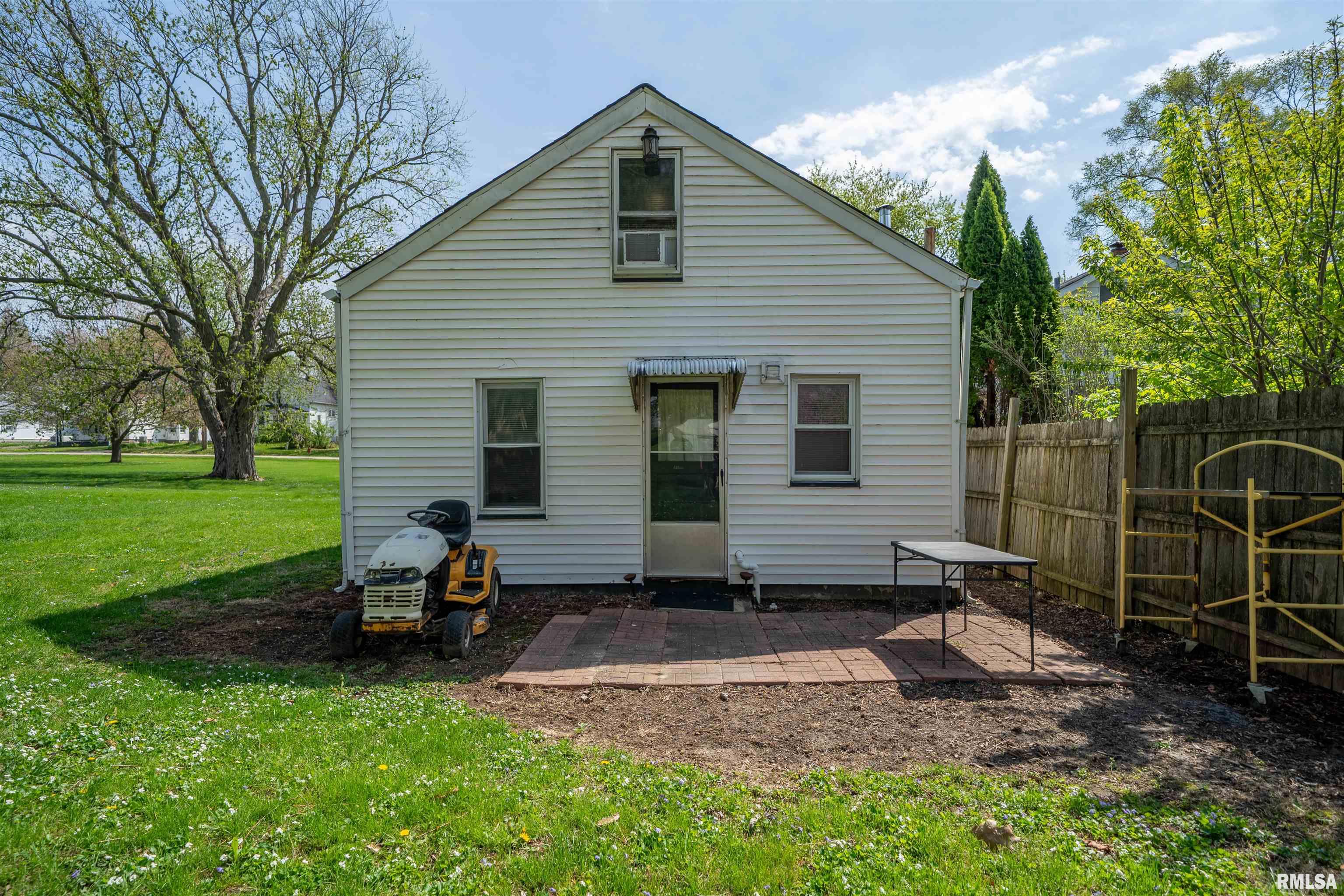 212 S Cone Street, Farmington, Illinois image 25