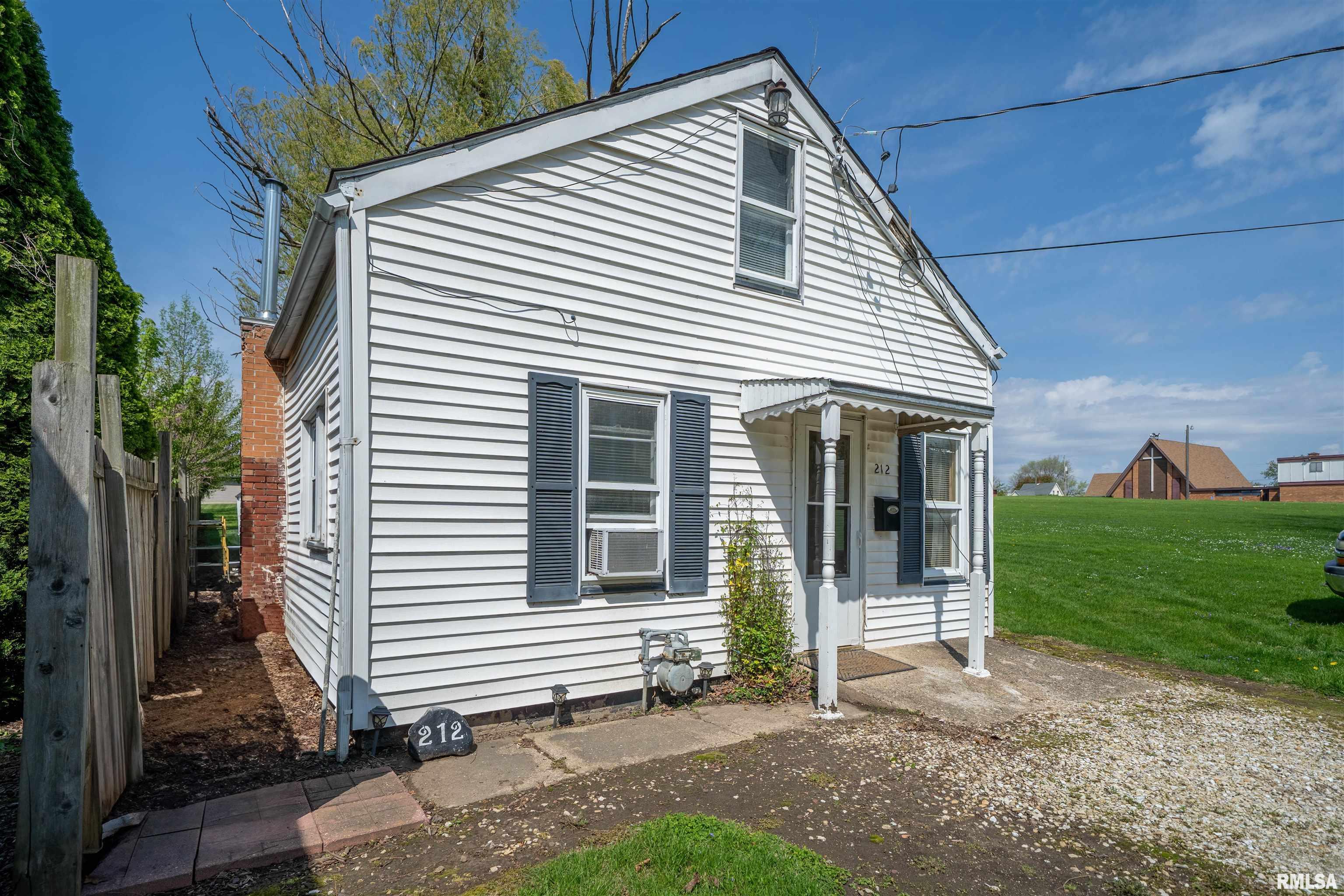 212 S Cone Street, Farmington, Illinois image 2
