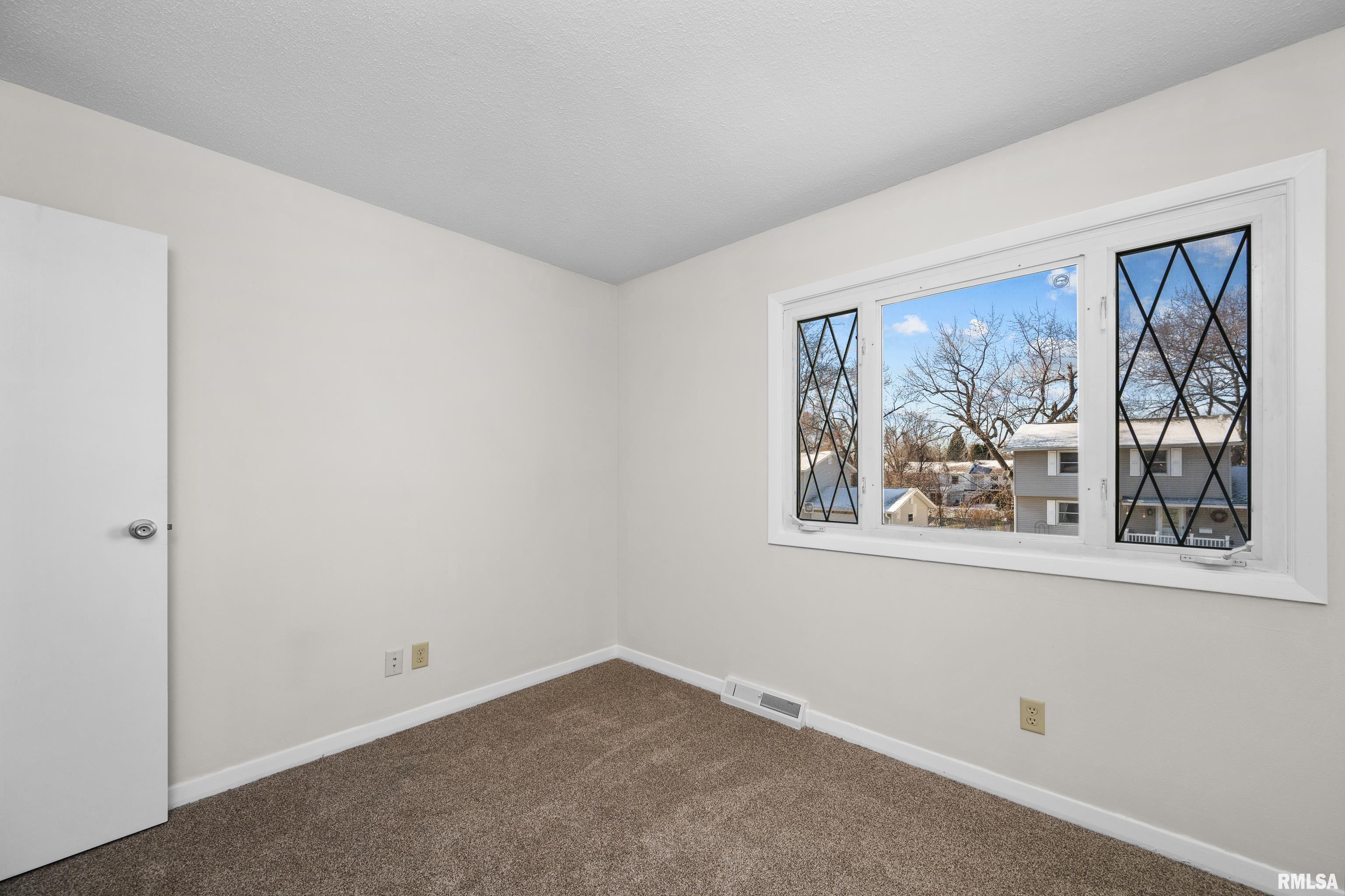 3309 S Hampton Drive, Bettendorf, Iowa image 13