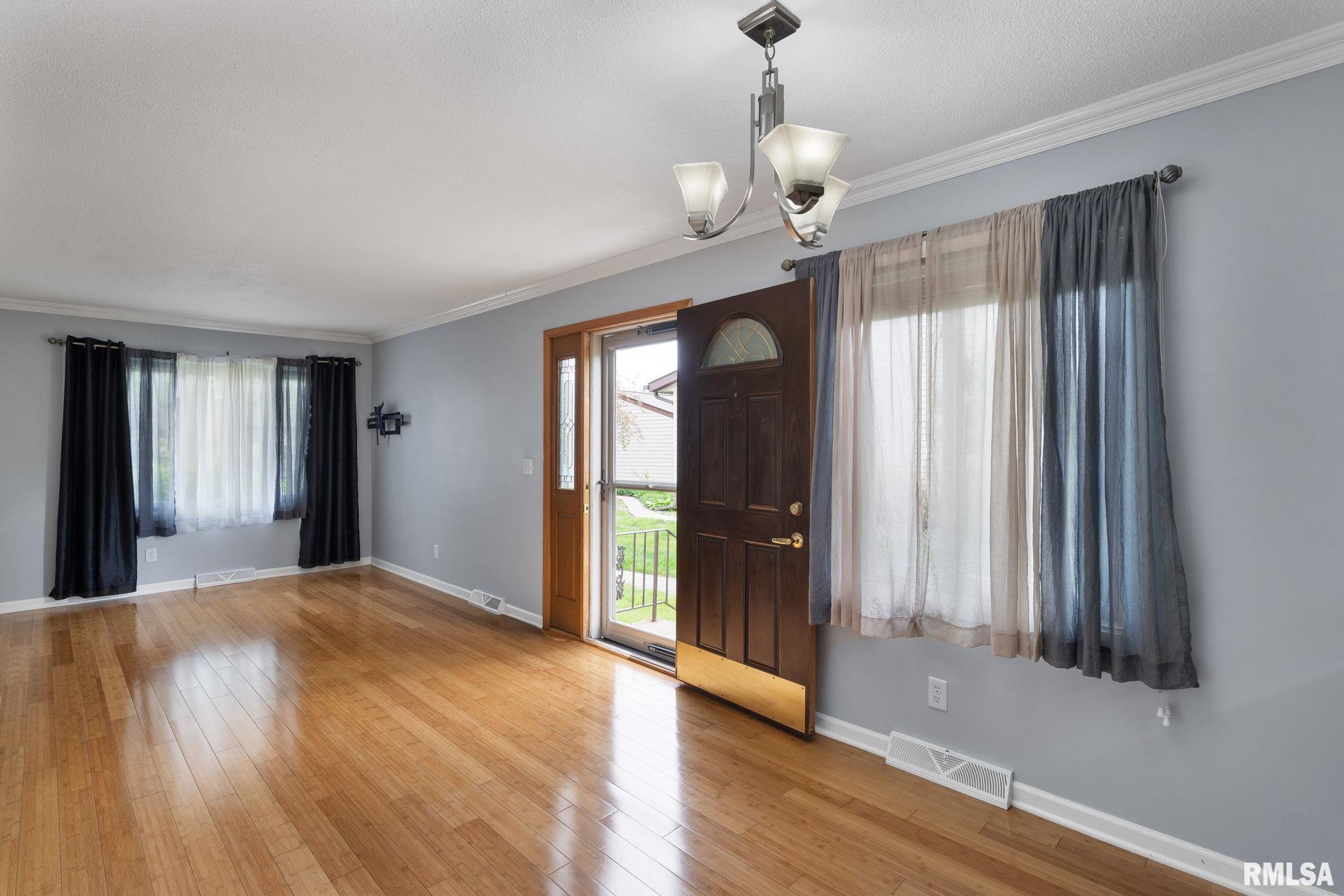 3419 Johnathan Avenue, Bettendorf, Iowa image 3
