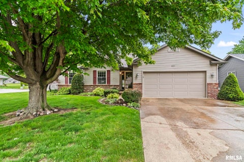 Homes For Sale - 801 Oakbrook Avenue<br/> Chatham, IL 62629