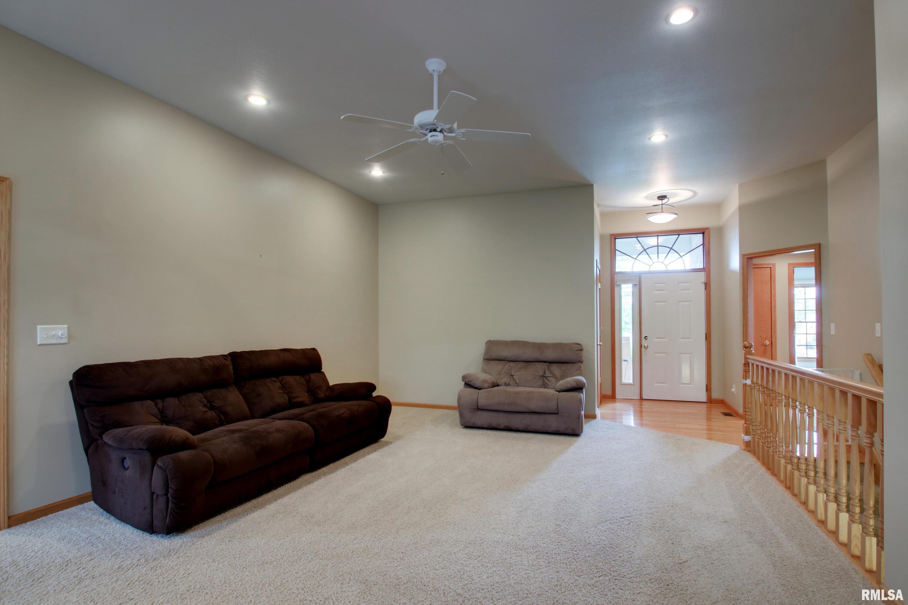 2723 Ridgecrest Drive, Quincy, Illinois image 3