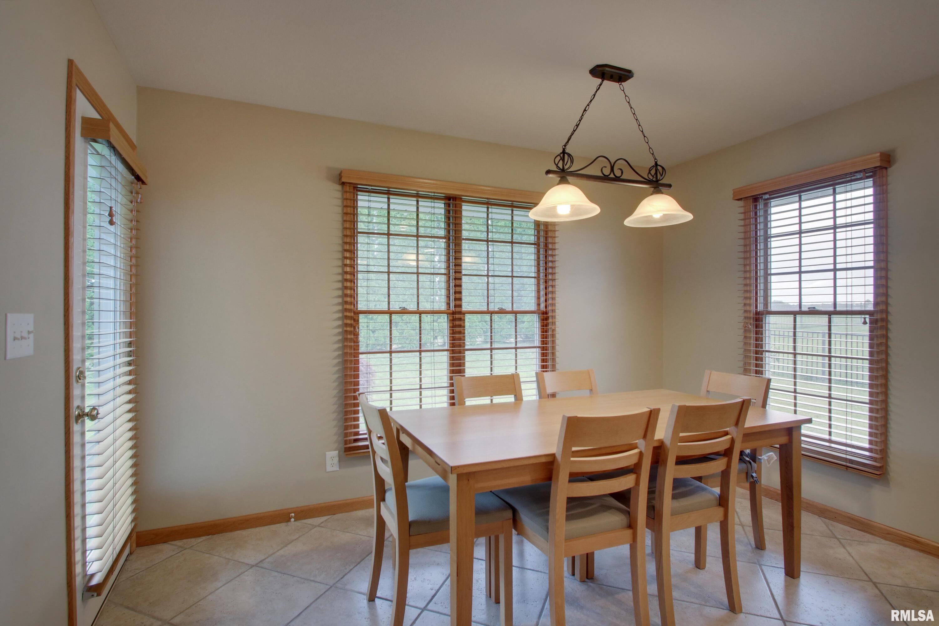 2723 Ridgecrest Drive, Quincy, Illinois image 8