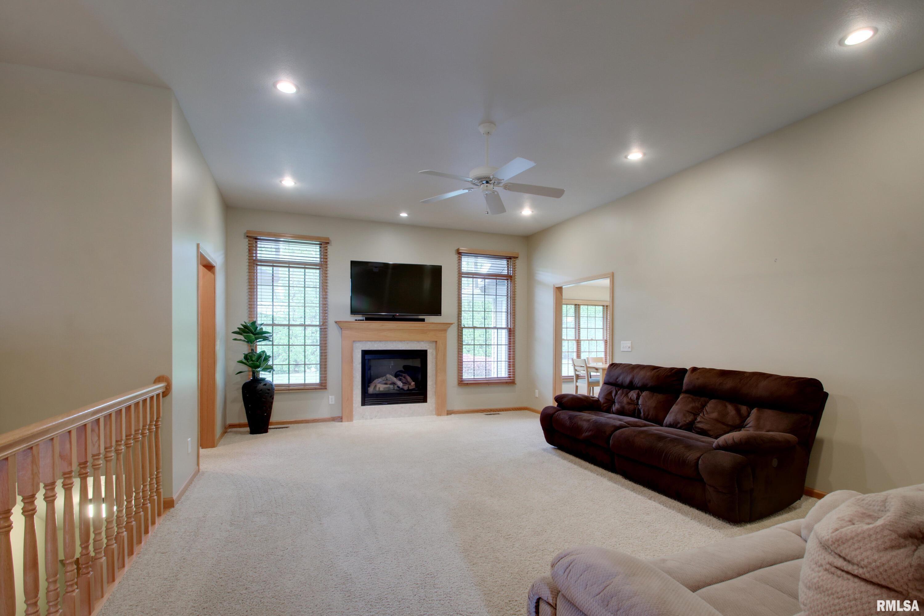 2723 Ridgecrest Drive, Quincy, Illinois image 2