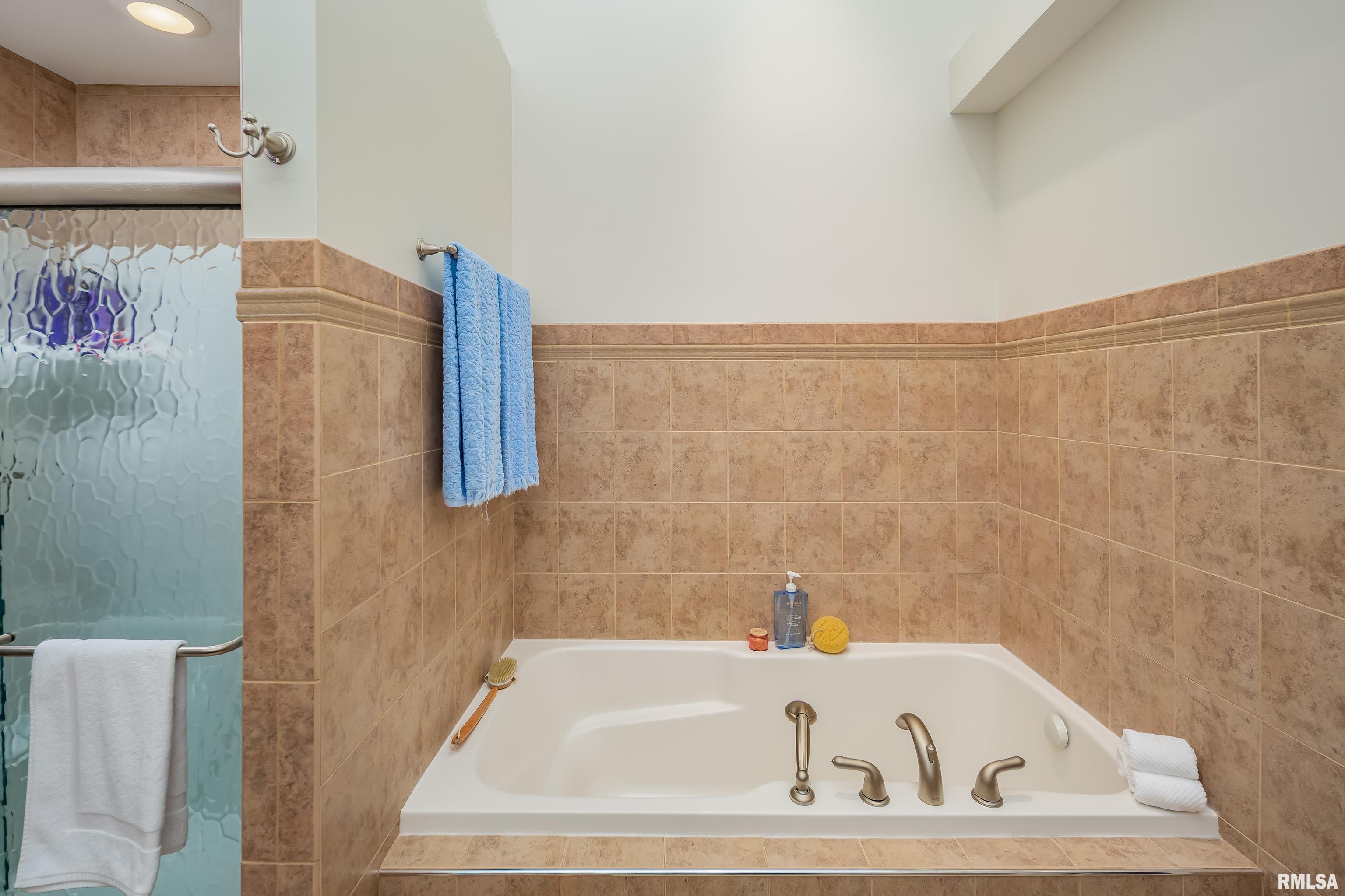3409 Hunter Drive, Silvis, Illinois image 20