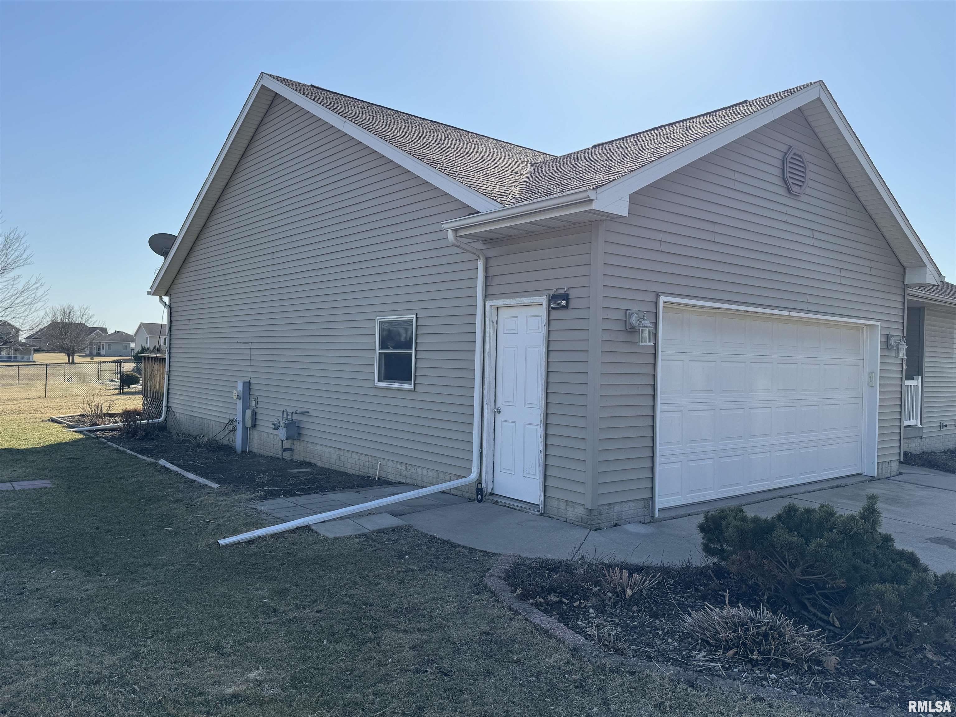 204 Maple Street, Cambridge, Illinois image 4