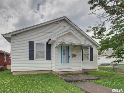 Homes For Sale - 2416 Cedar Street<br/> Quincy, IL 62301