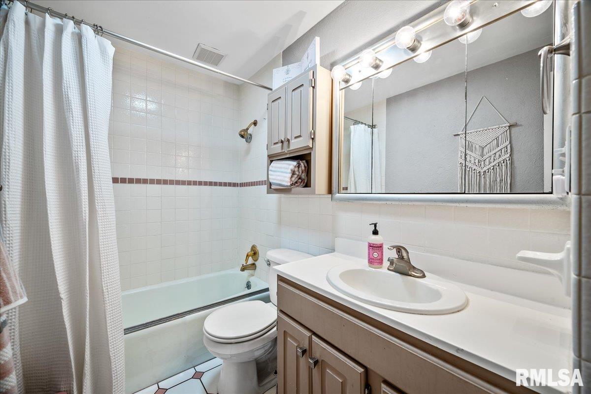 414 Rainbow Drive, Creve Coeur, Illinois image 22