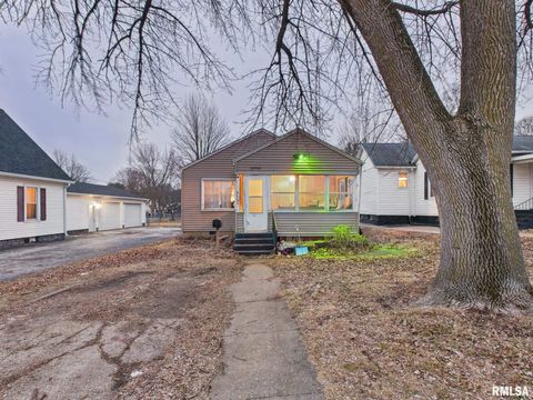 Homes For Sale - 551 3rd Street<br/> Logan County, Lincoln, IL 62656