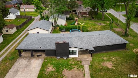 Photo of 602 E Garland Street, West Frankfort, IL 62896 (MLS # PA1265850)