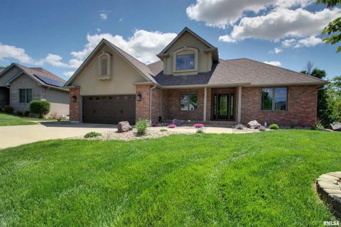 Photo of 2734 PARKWOOD Drive, Quincy, IL 62305 (MLS # CA1043399)