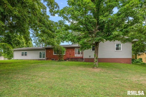 Homes For Sale - 18112 Apple Tree Lane<br/> Petersburg, IL 62675