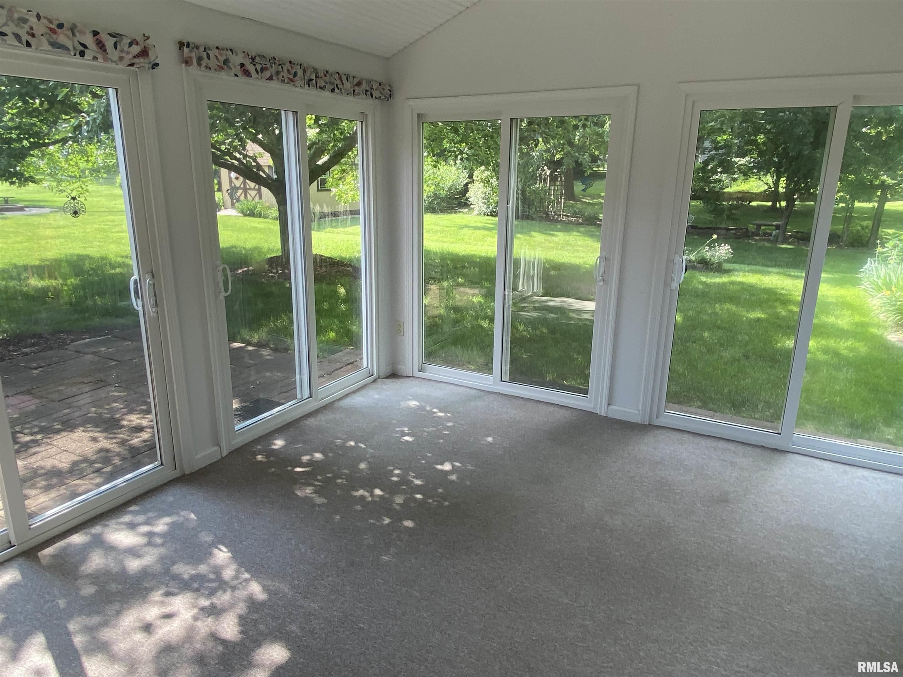 1661 E Myrtle Street, Canton, Illinois image 13