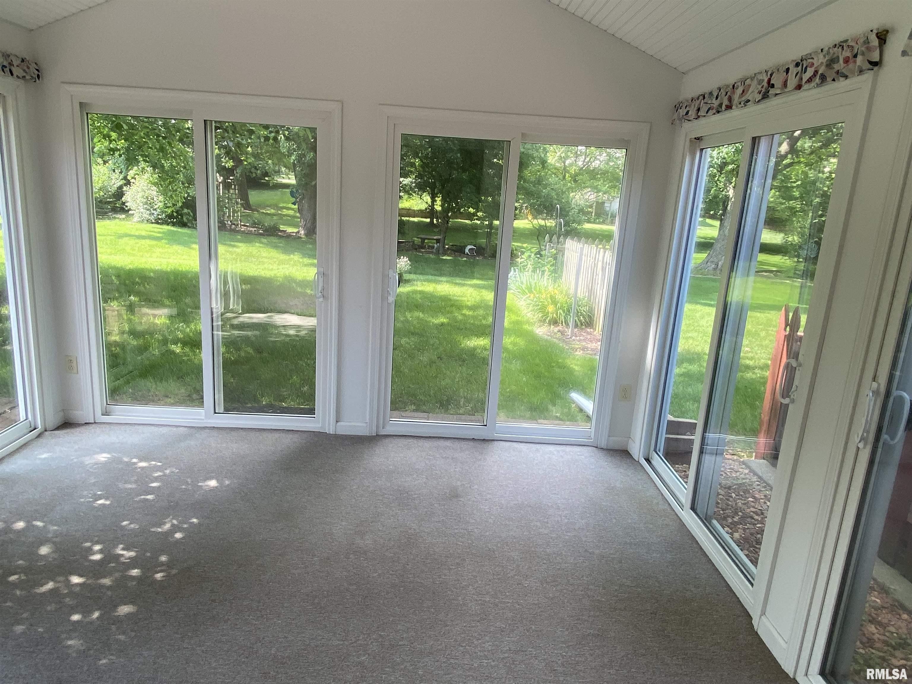 1661 E Myrtle Street, Canton, Illinois image 14