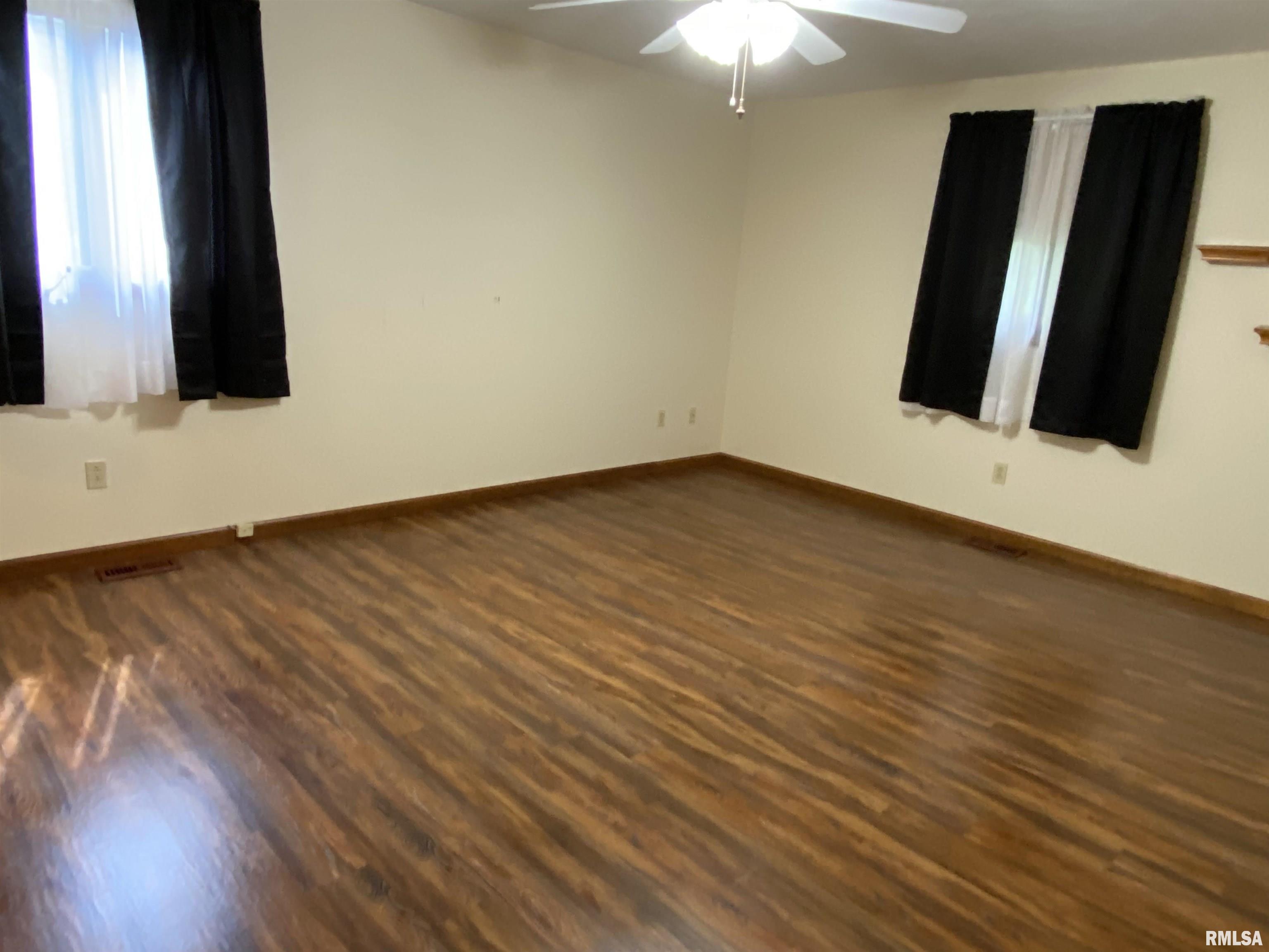 1661 E Myrtle Street, Canton, Illinois image 16