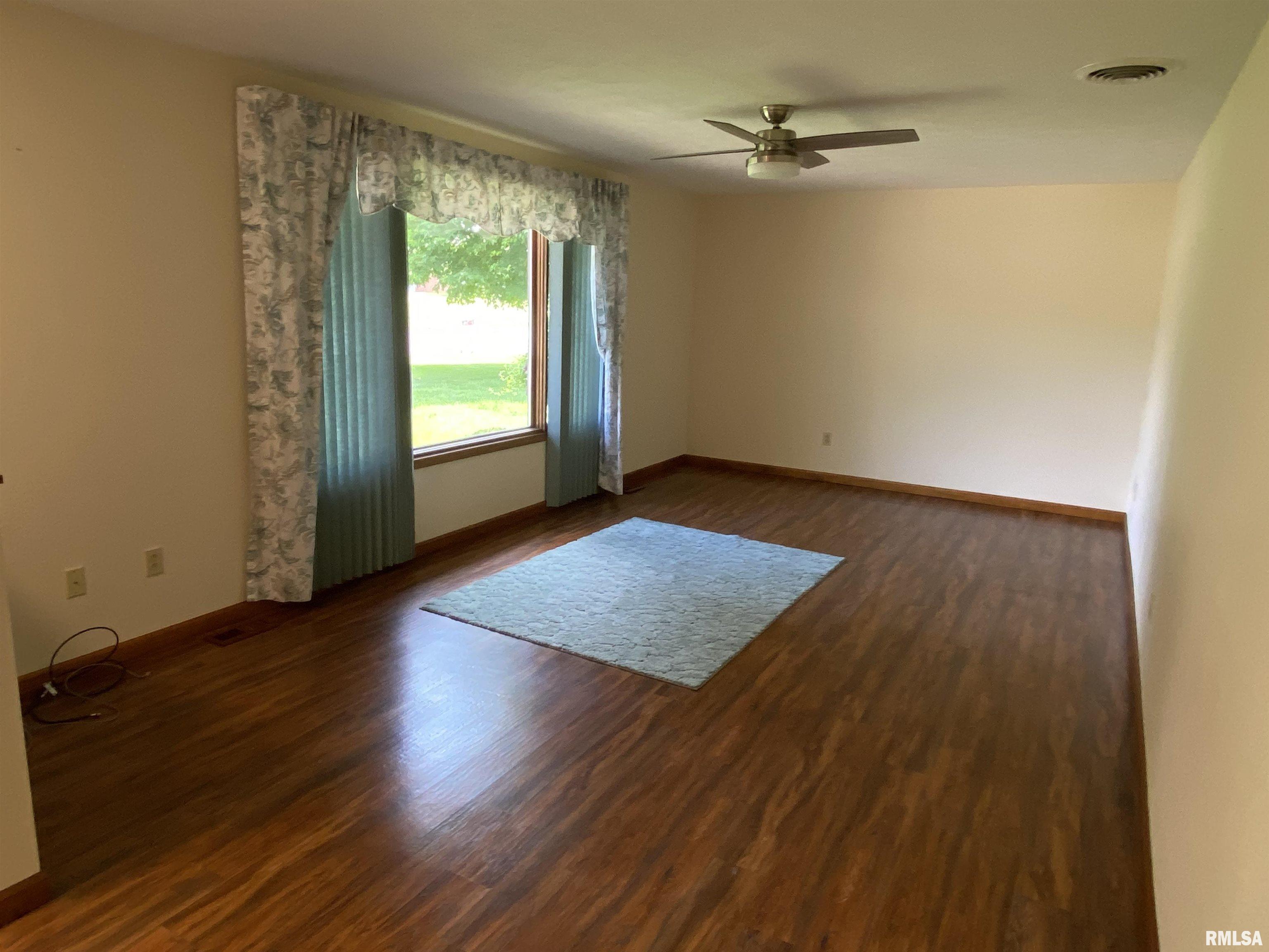 1661 E Myrtle Street, Canton, Illinois image 5