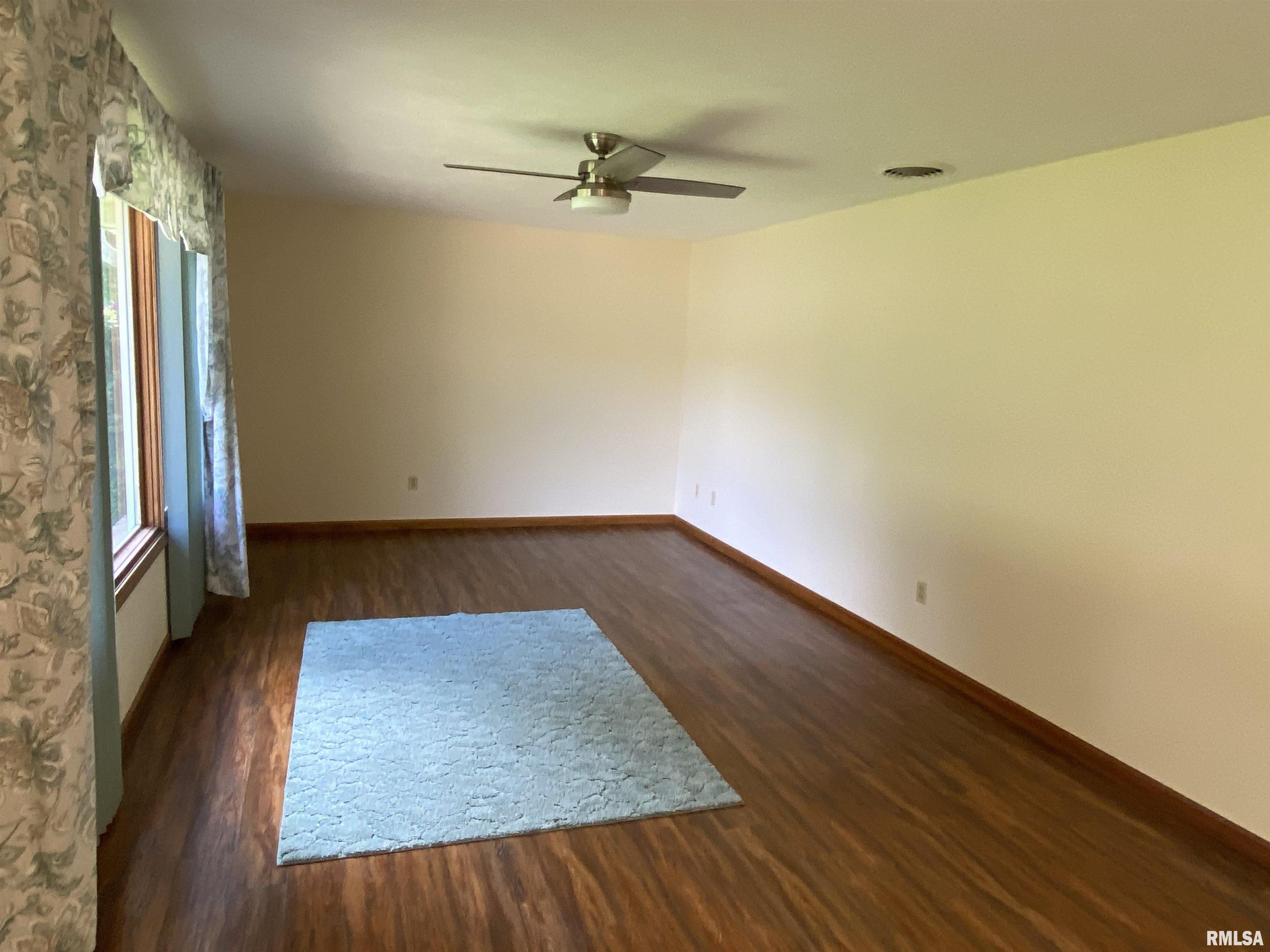 1661 E Myrtle Street, Canton, Illinois image 4