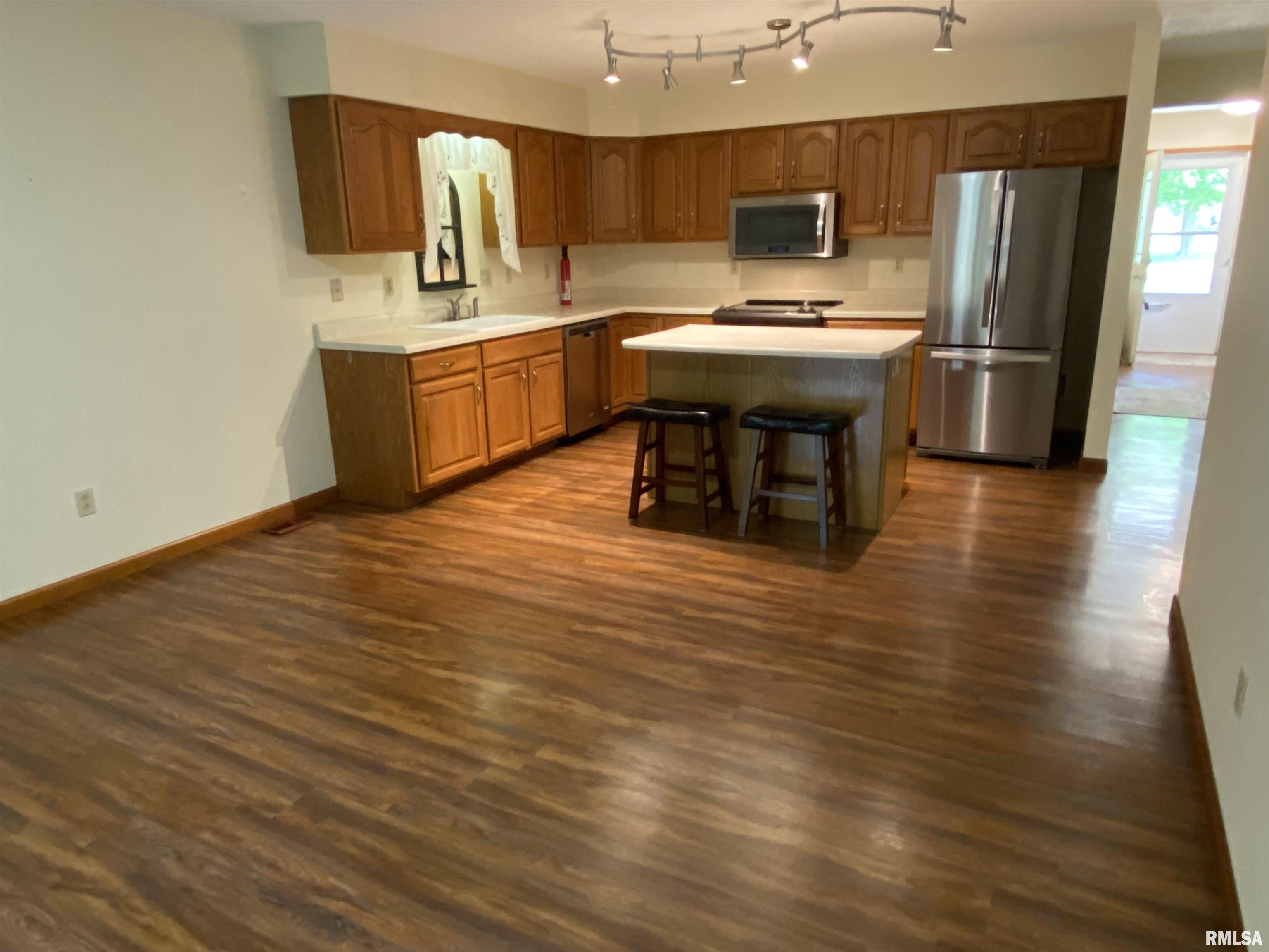 1661 E Myrtle Street, Canton, Illinois image 10
