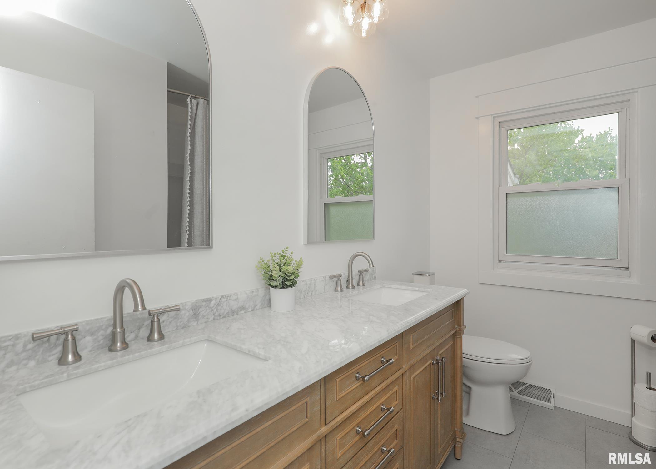2705 34th Avenue Court, Rock Island, Illinois image 13