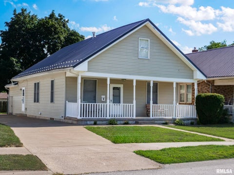 Homes For Sale - 1608 College Avenue<br/> Adams County, Quincy, IL 62301