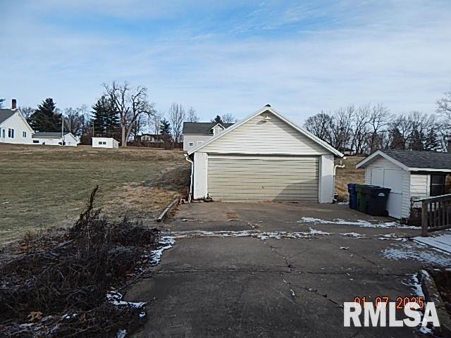 806 16th Avenue North, Clinton, Iowa image 4